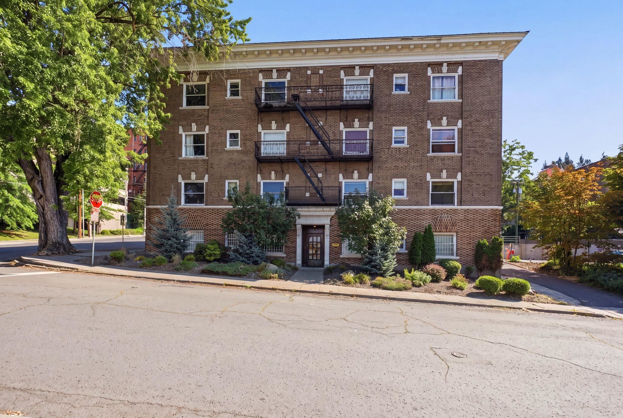 702 S Bernard St - Photo 4
