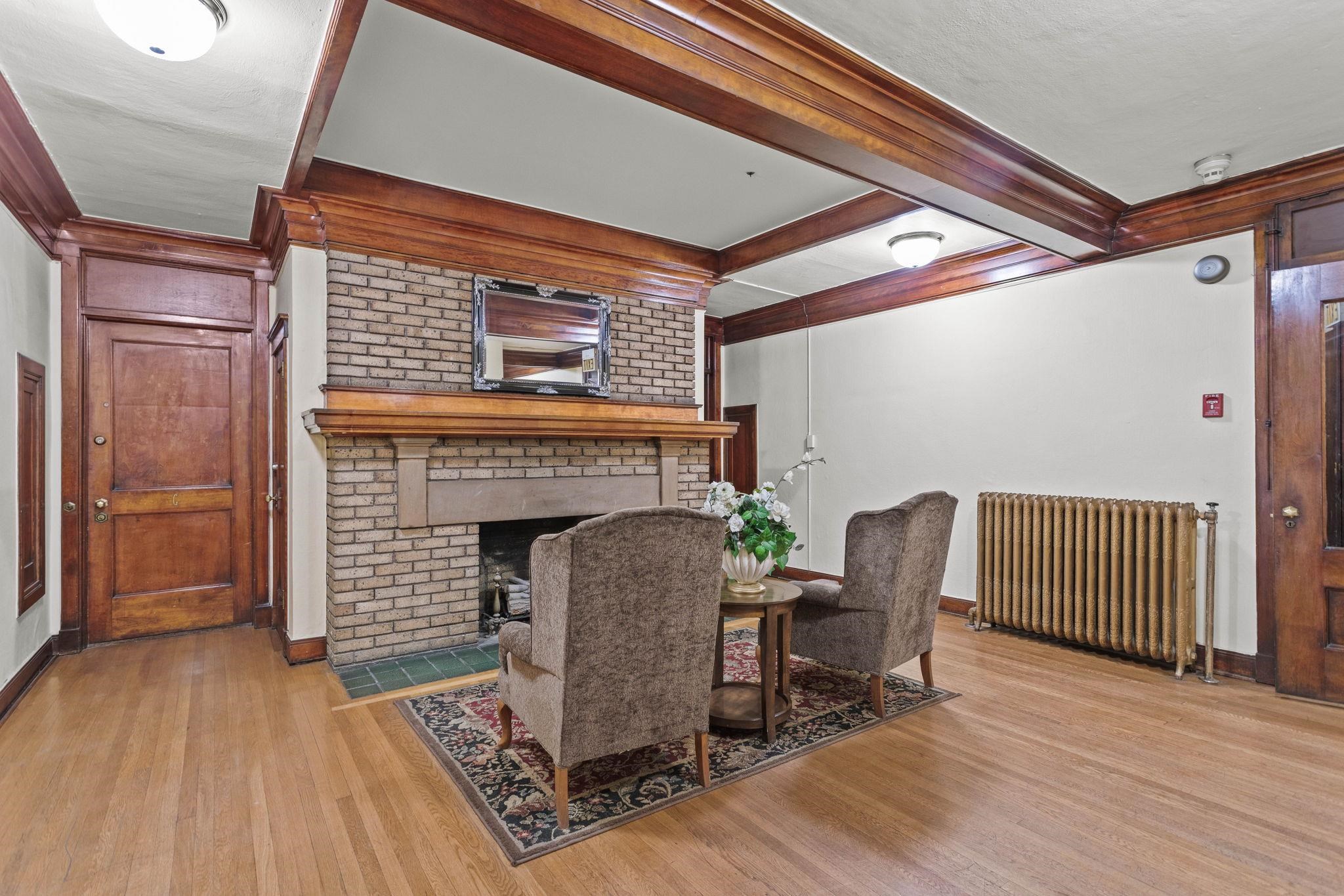 702 S Bernard St - Photo 9