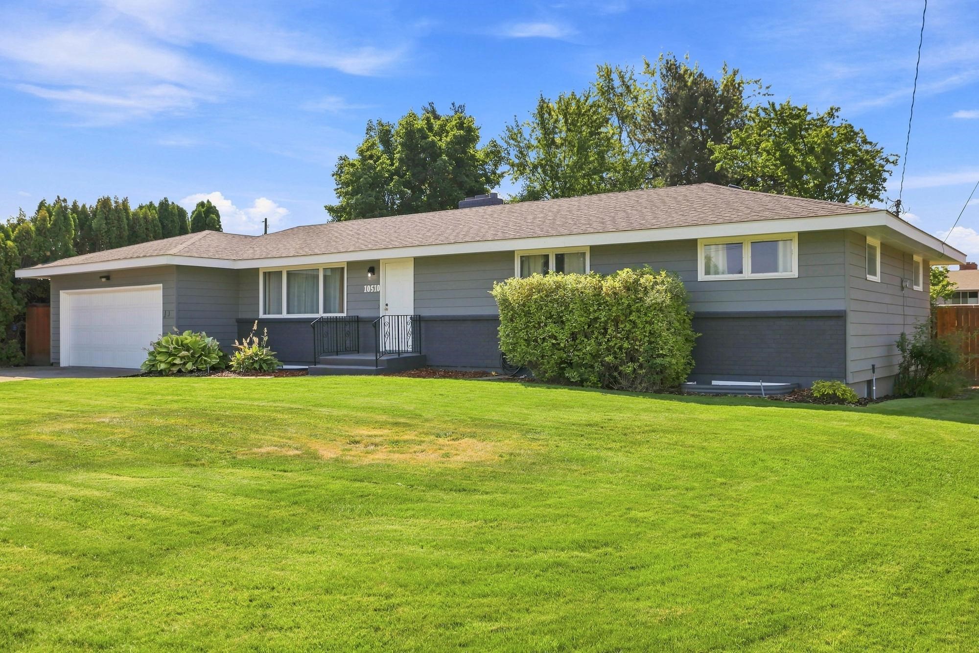 10510 E Desmet Ave - Photo 2