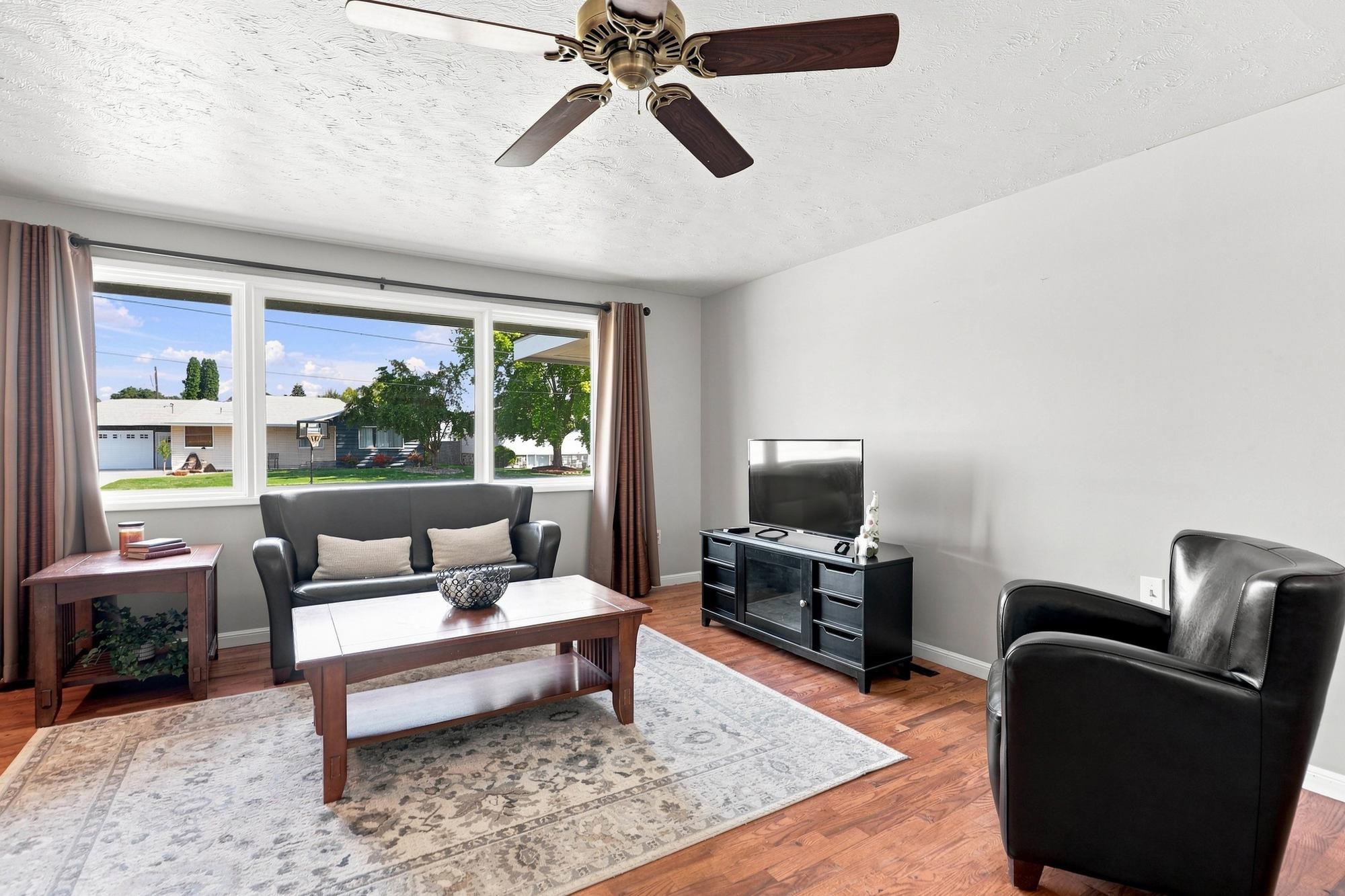10510 E Desmet Ave - Photo 6