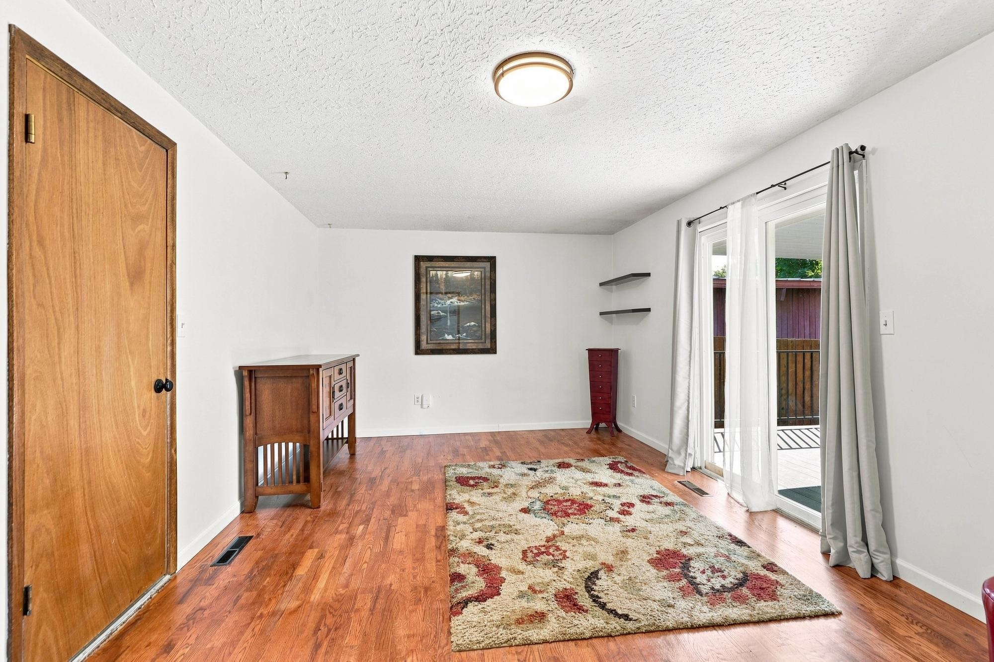 10510 E Desmet Ave - Photo 11