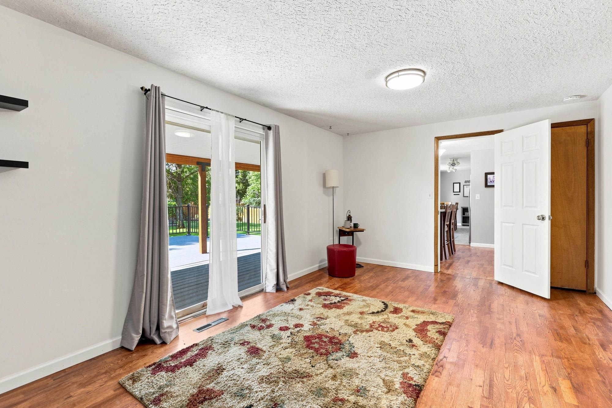 10510 E Desmet Ave - Photo 12
