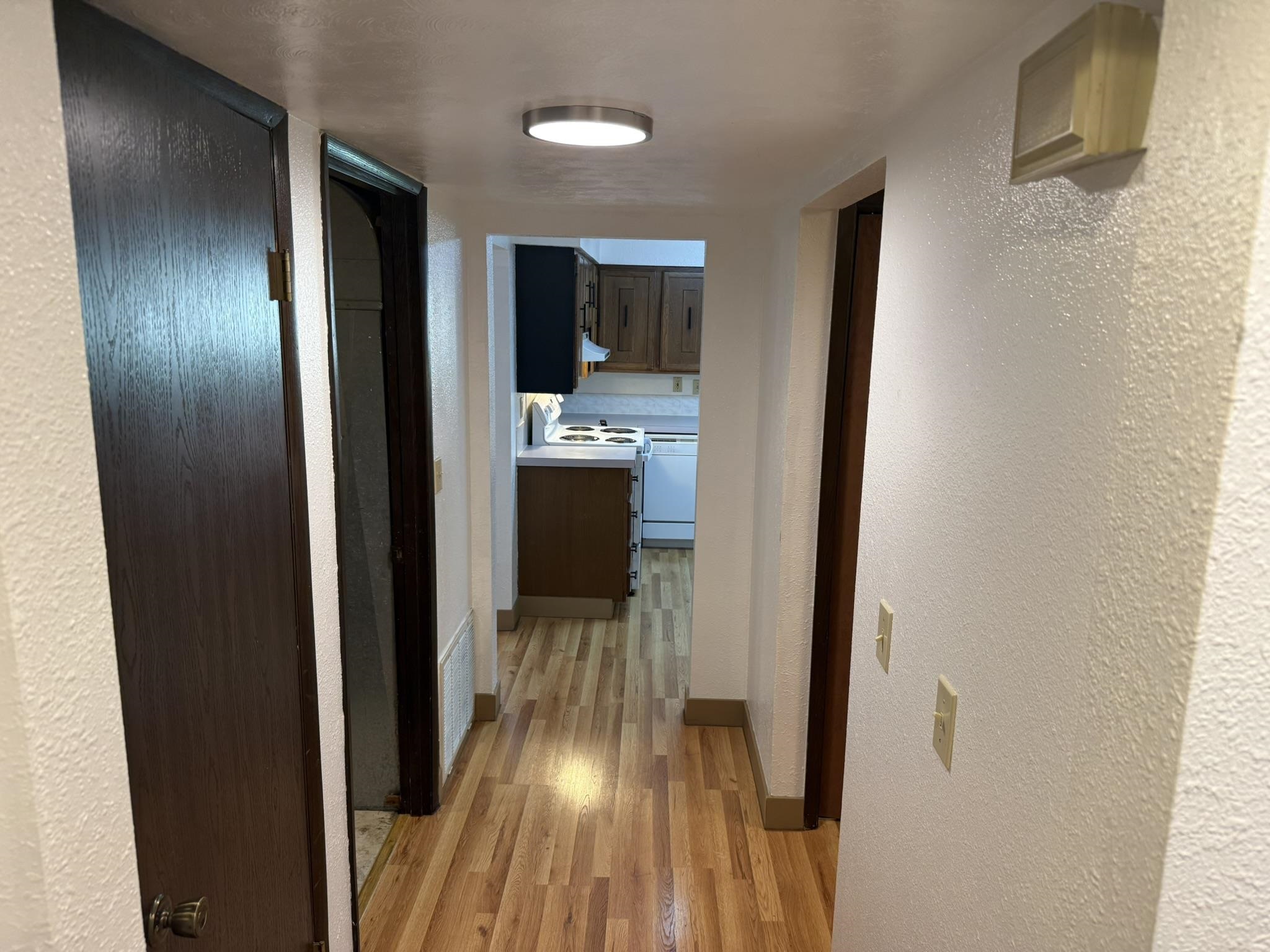 920-922 N Locust Rd - Photo 5