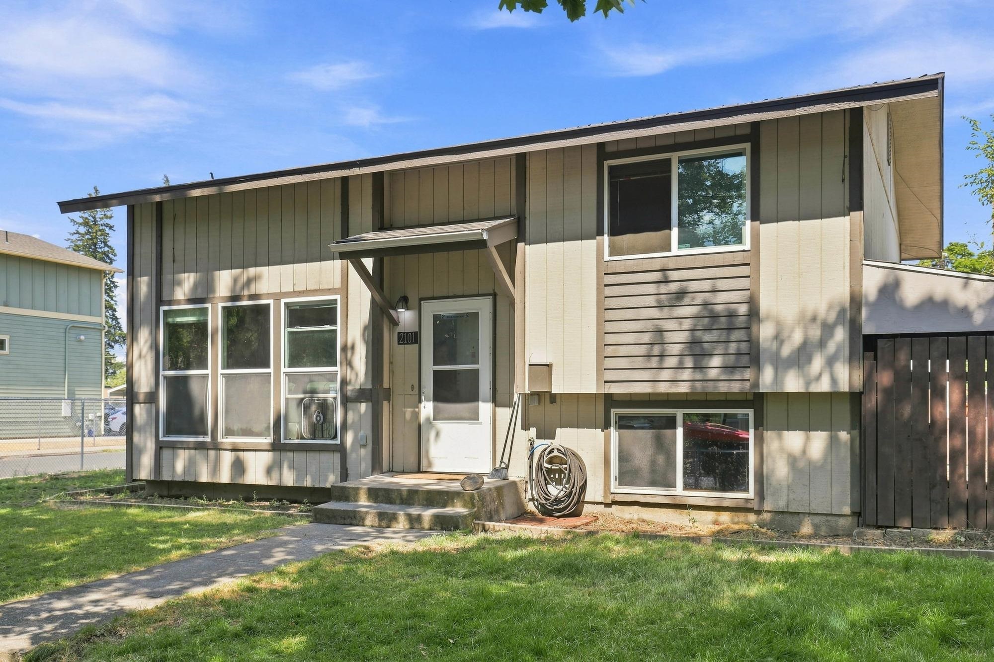 2101 E 6th Ave - Photo 2