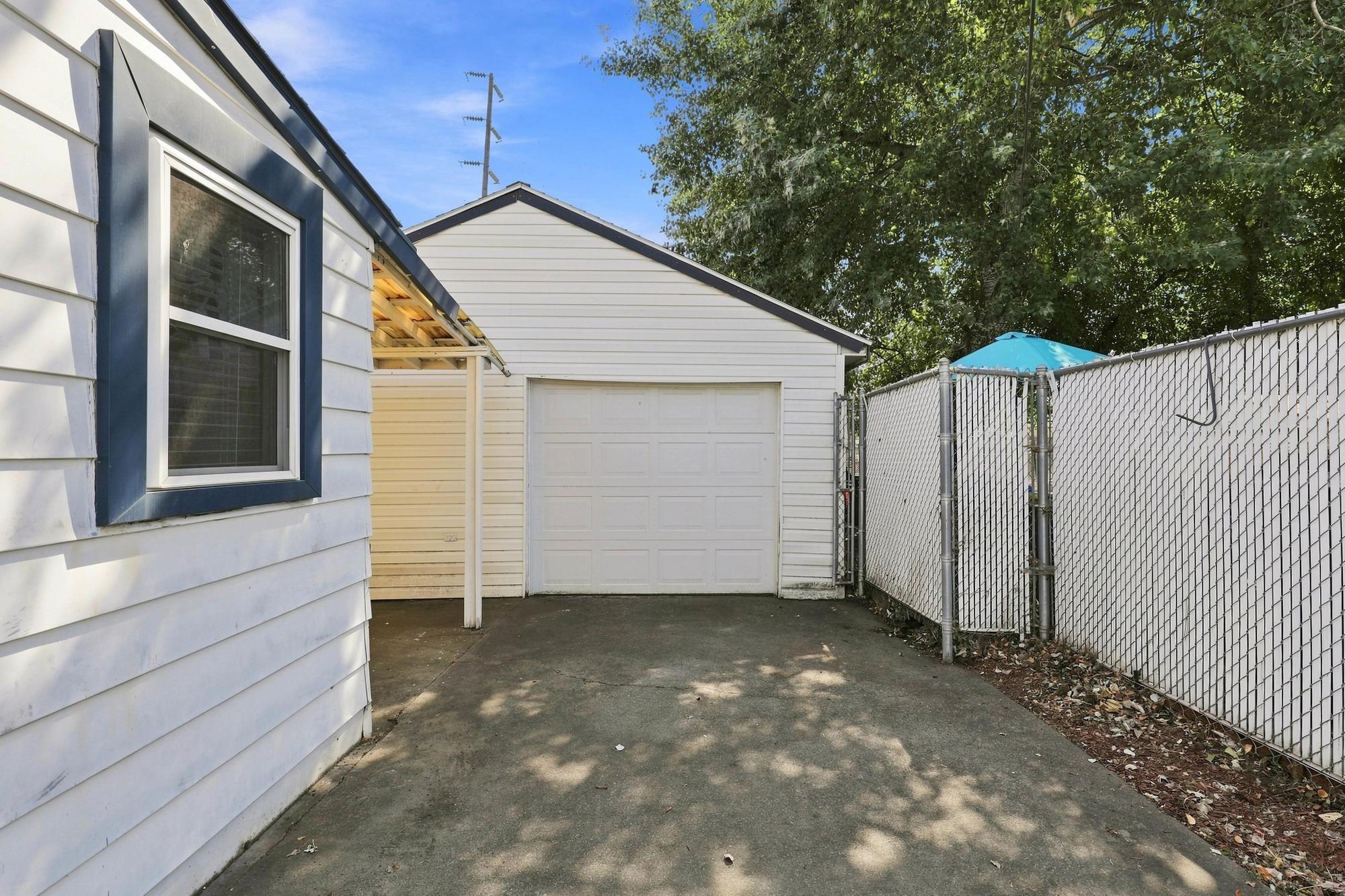 1318 E Ermina Ave - Photo 31