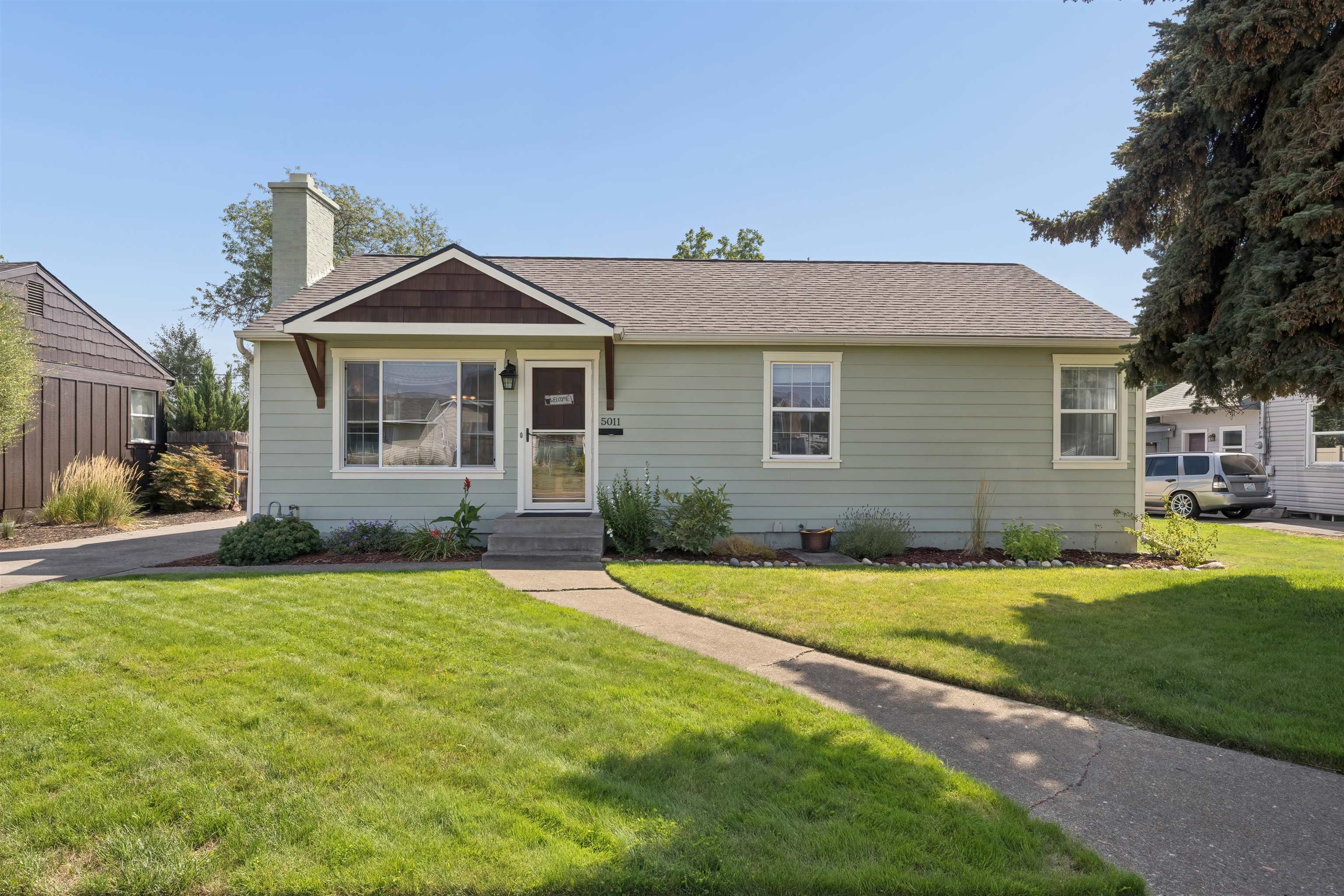 5011 W Hoffman Pl - Photo 1