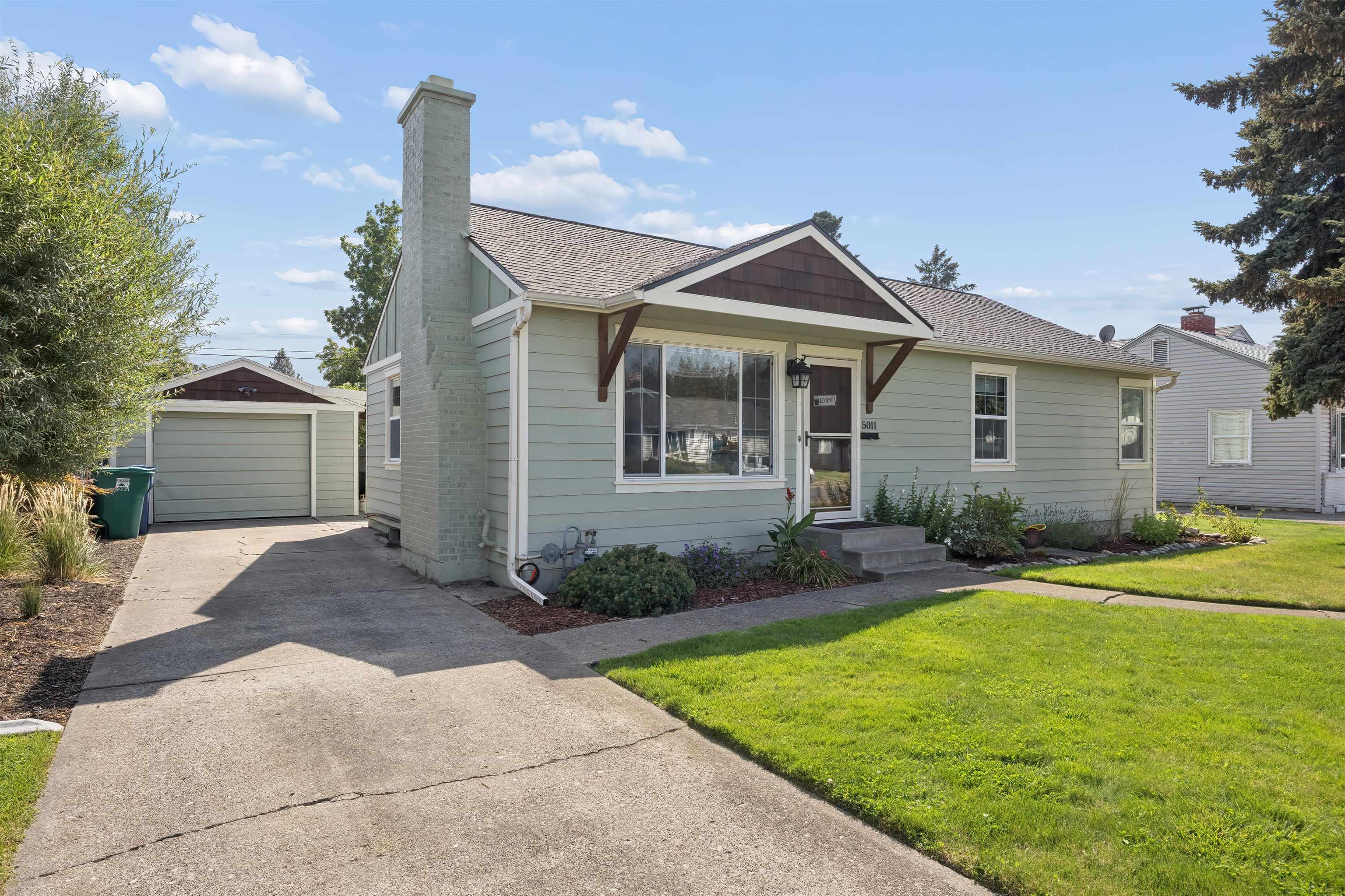 5011 W Hoffman Pl - Photo 2