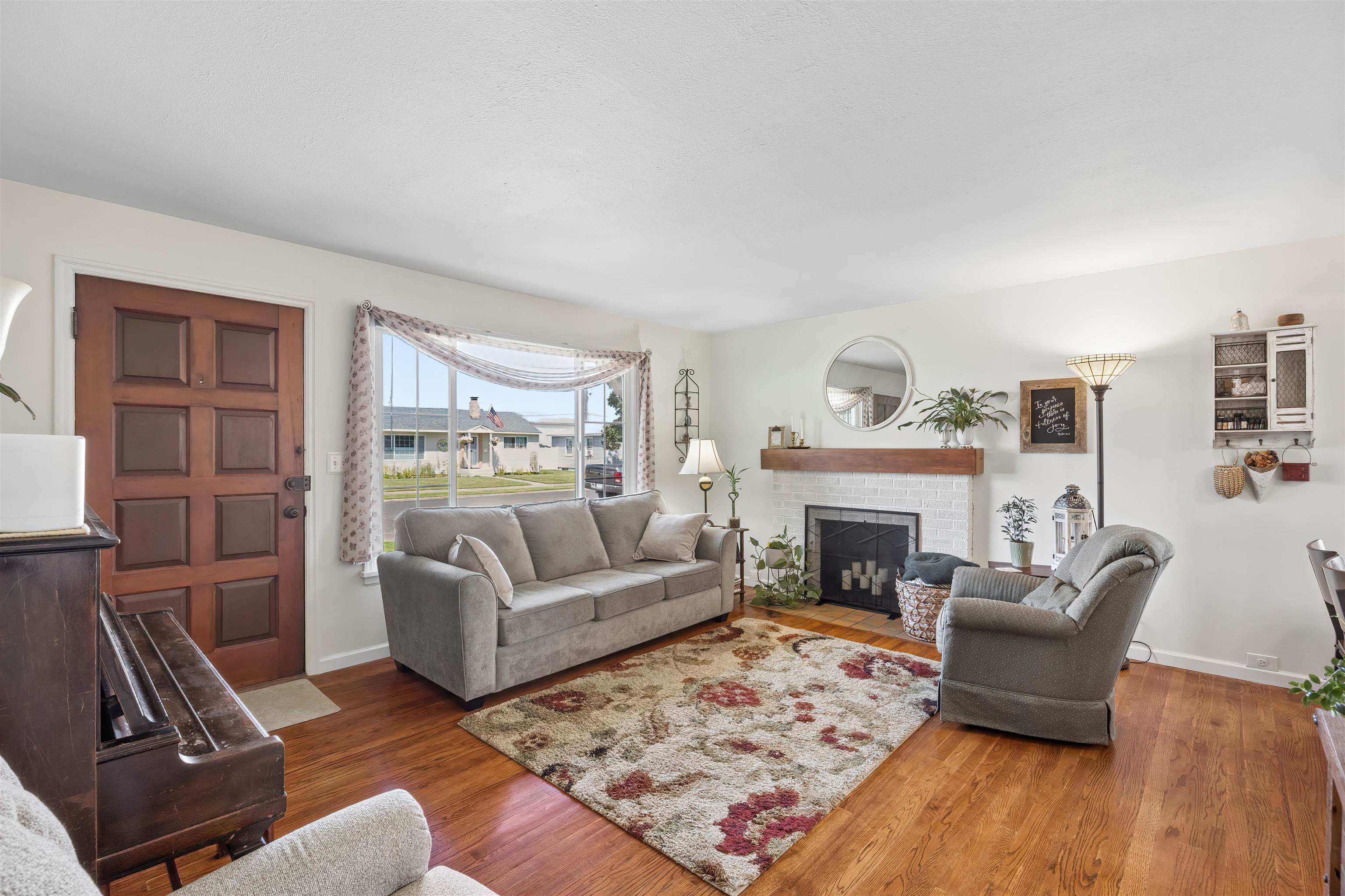5011 W Hoffman Pl - Photo 4