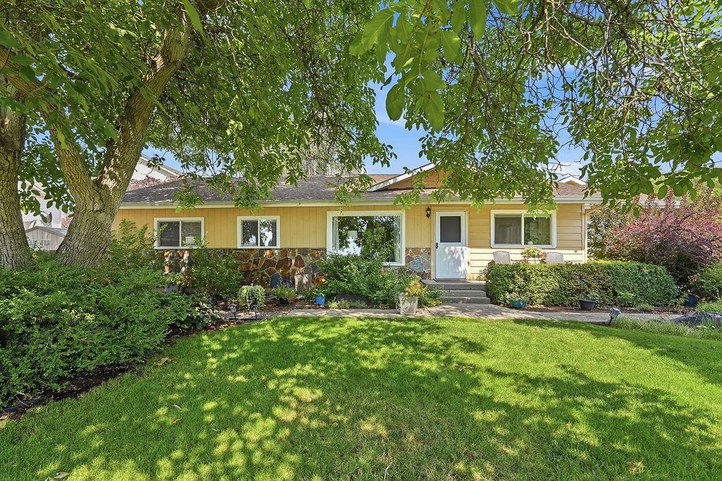 1616 W Strong Rd - Photo 1