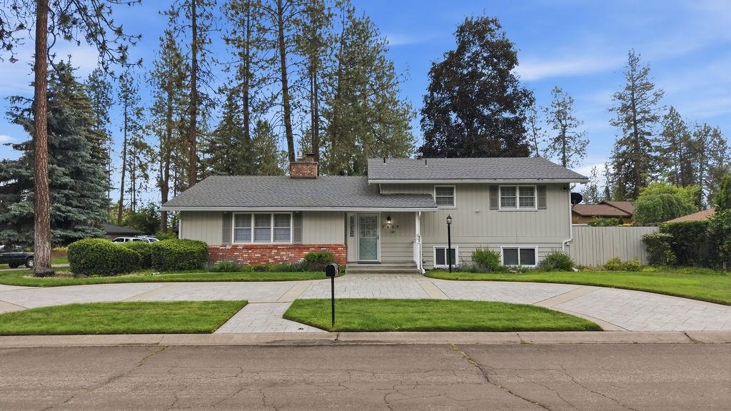 1005 W Bellwood Dr - Photo 2