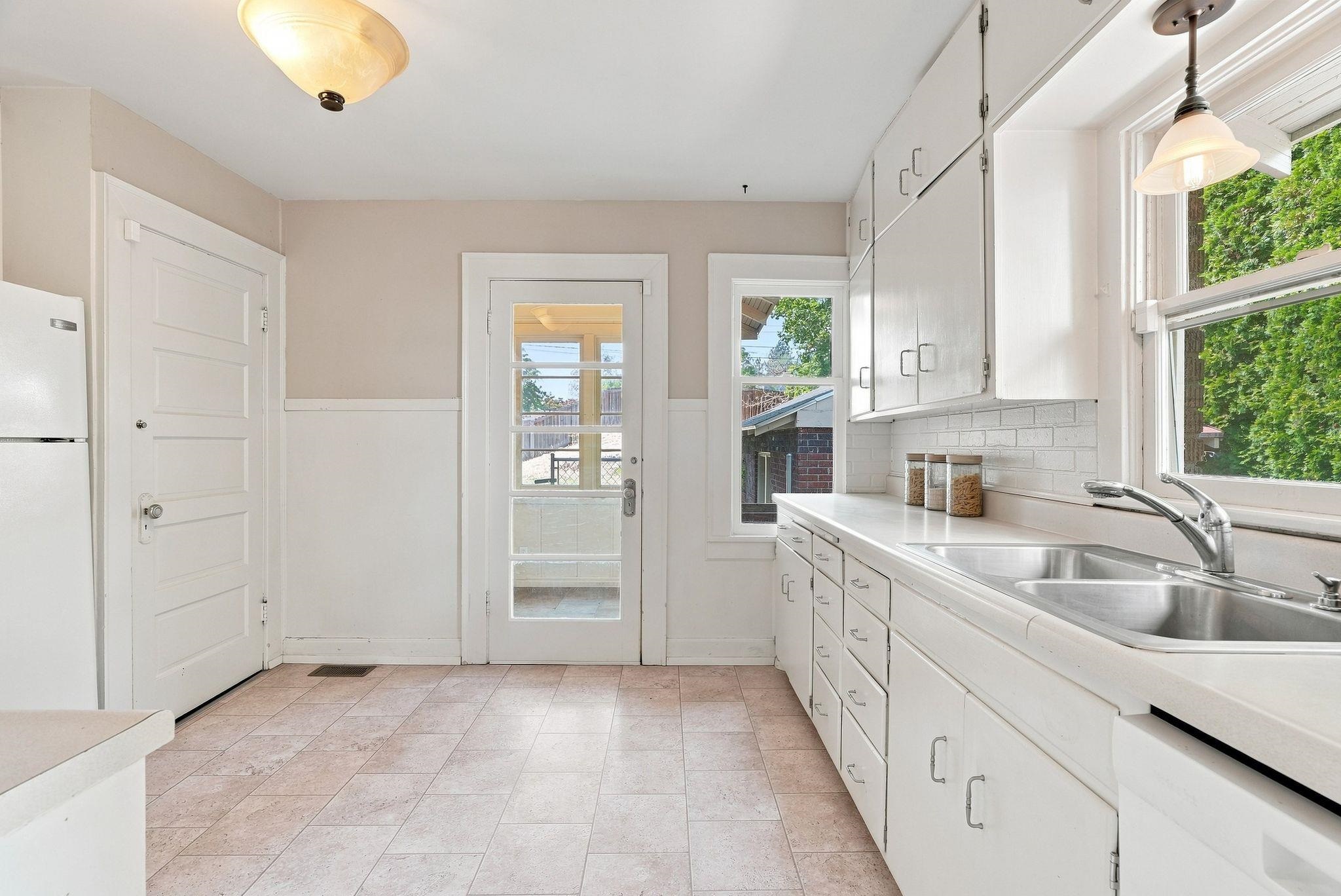2916 S Manito Blvd - Photo 11