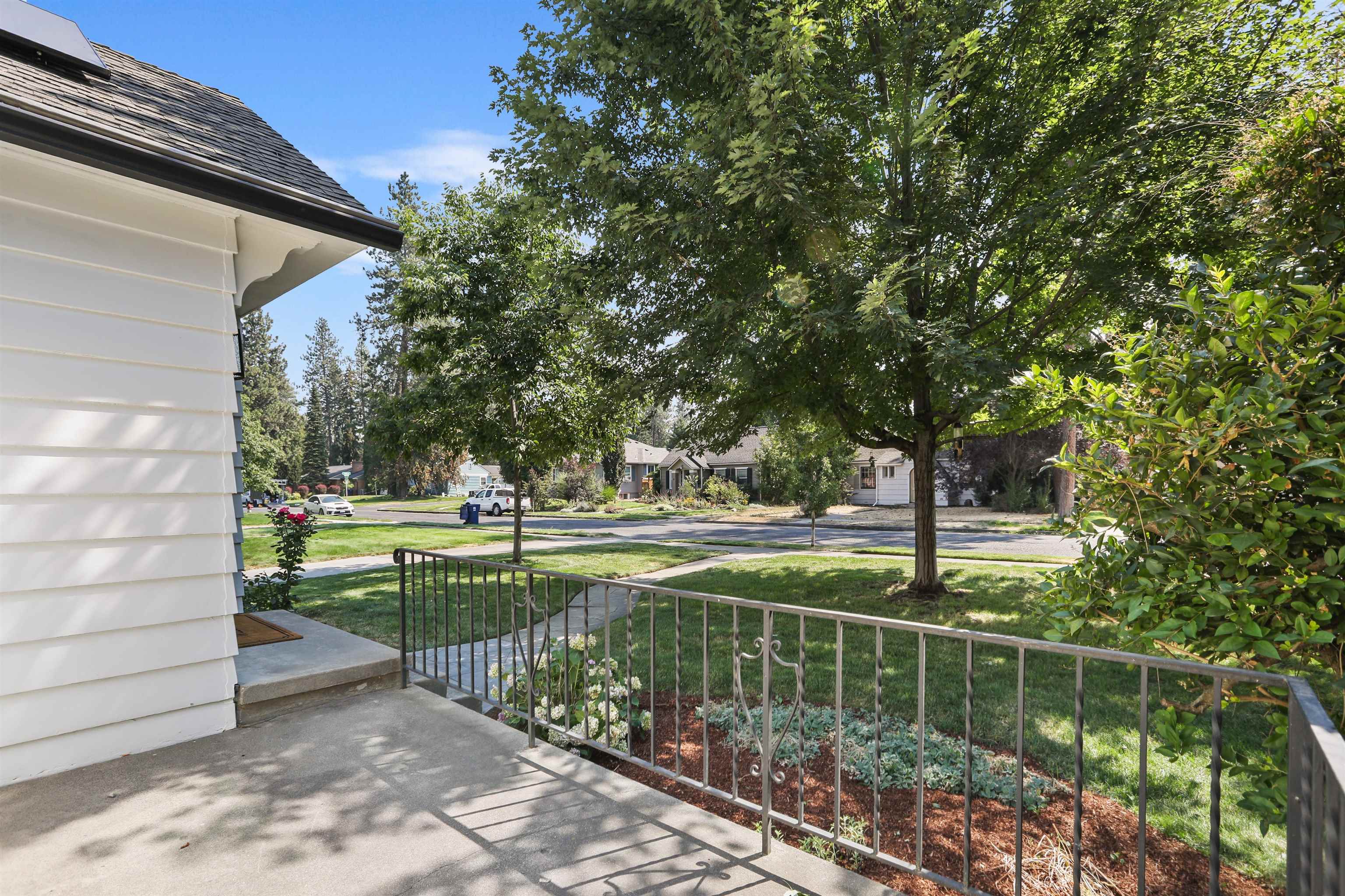1115 E 28th Ave - Photo 2