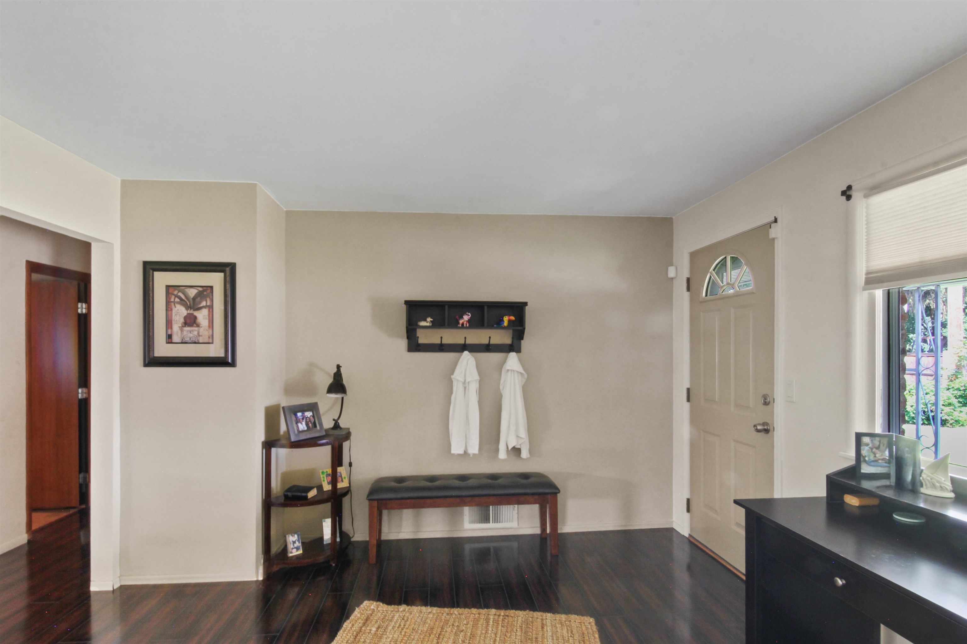 9722 E Valleyway Ave - Photo 3