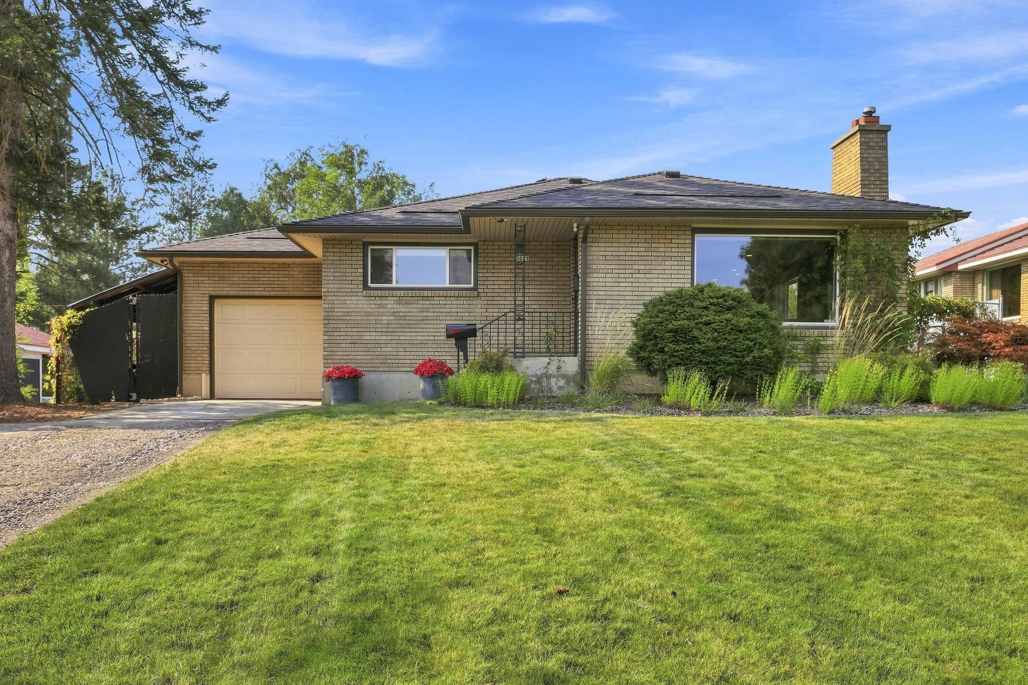 3228 W Queen Pl - Photo 1