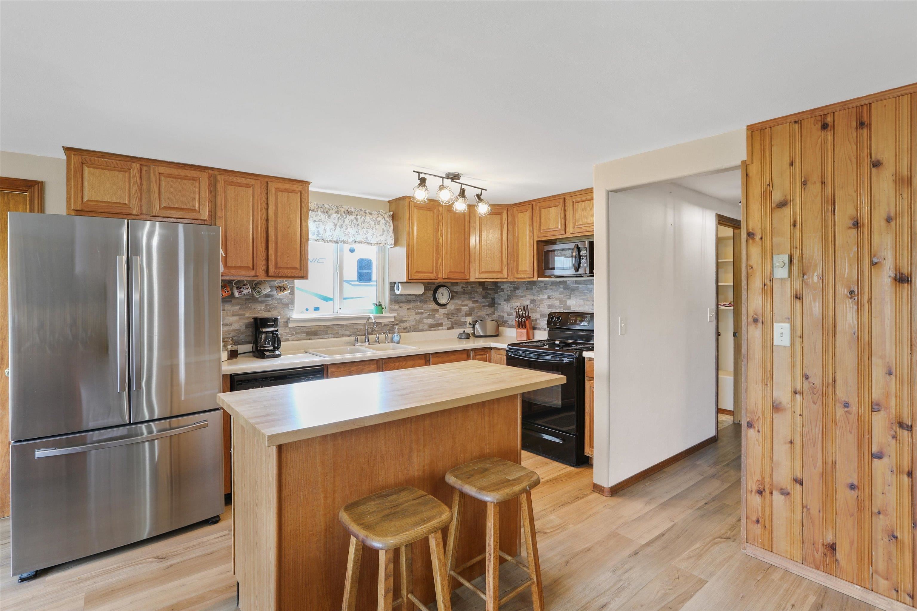692 Yergens Rd - Photo 21