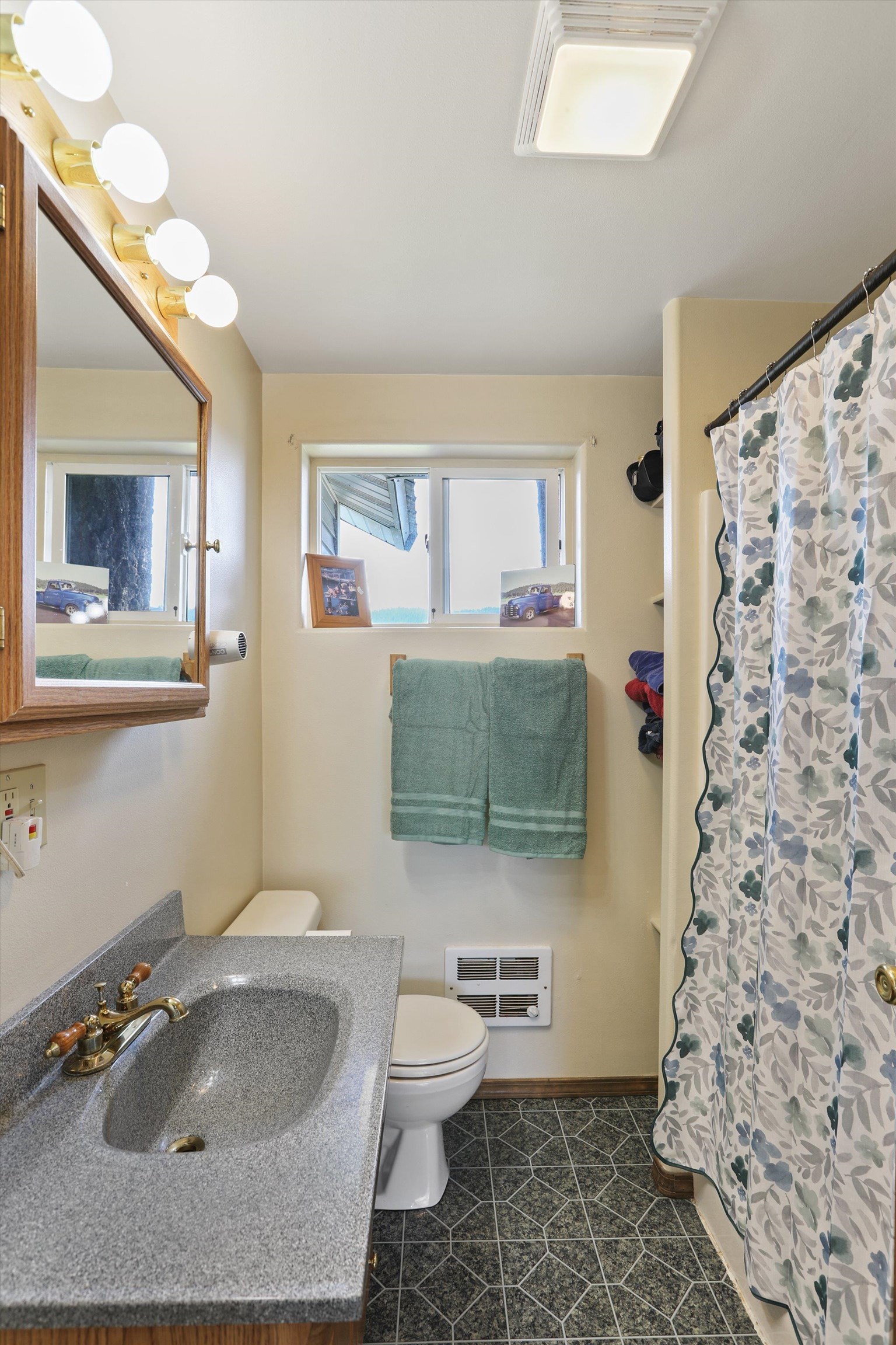 692 Yergens Rd - Photo 25
