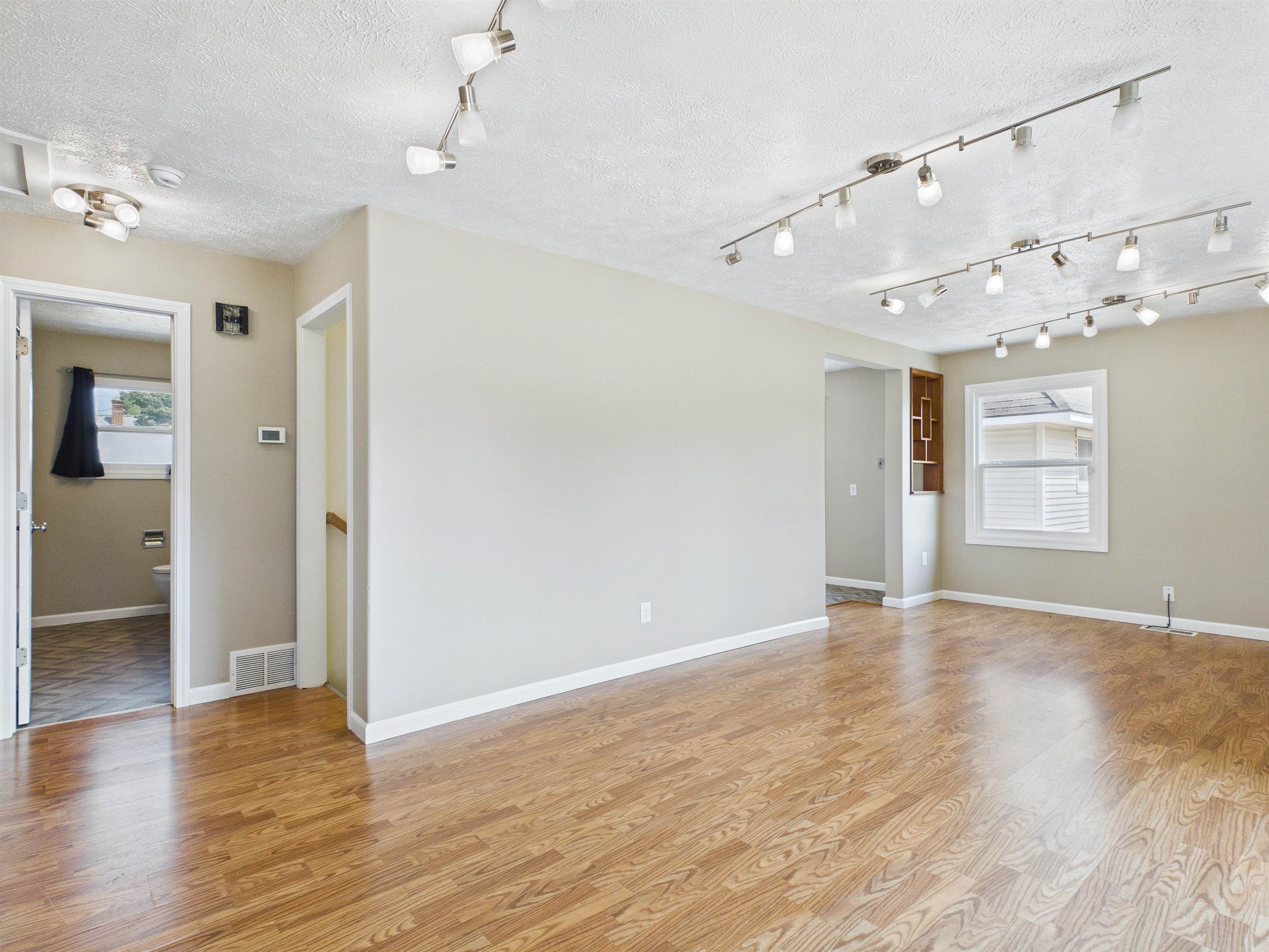 517 E Longfellow Ave - Photo 4