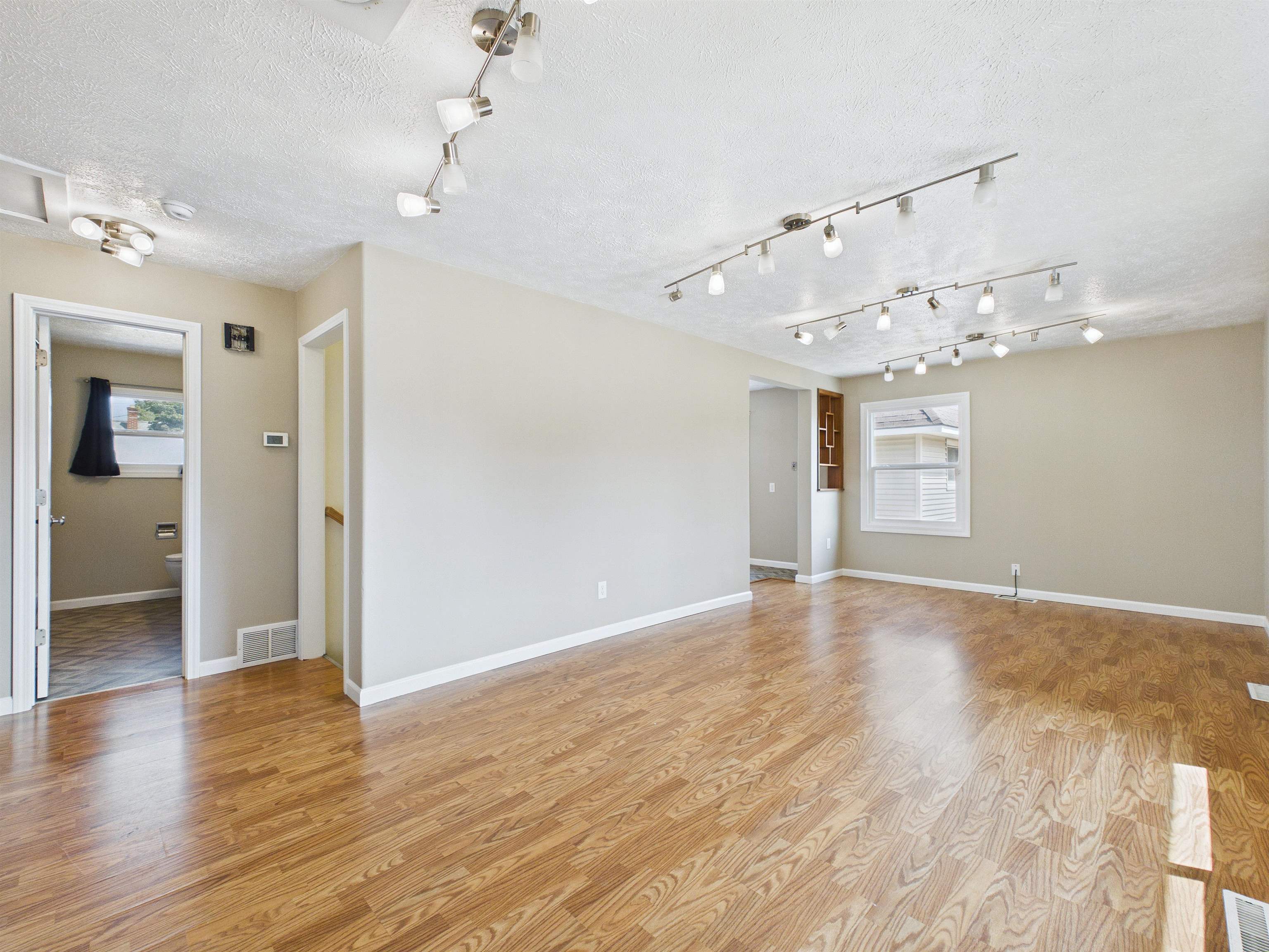 517 E Longfellow Ave - Photo 5