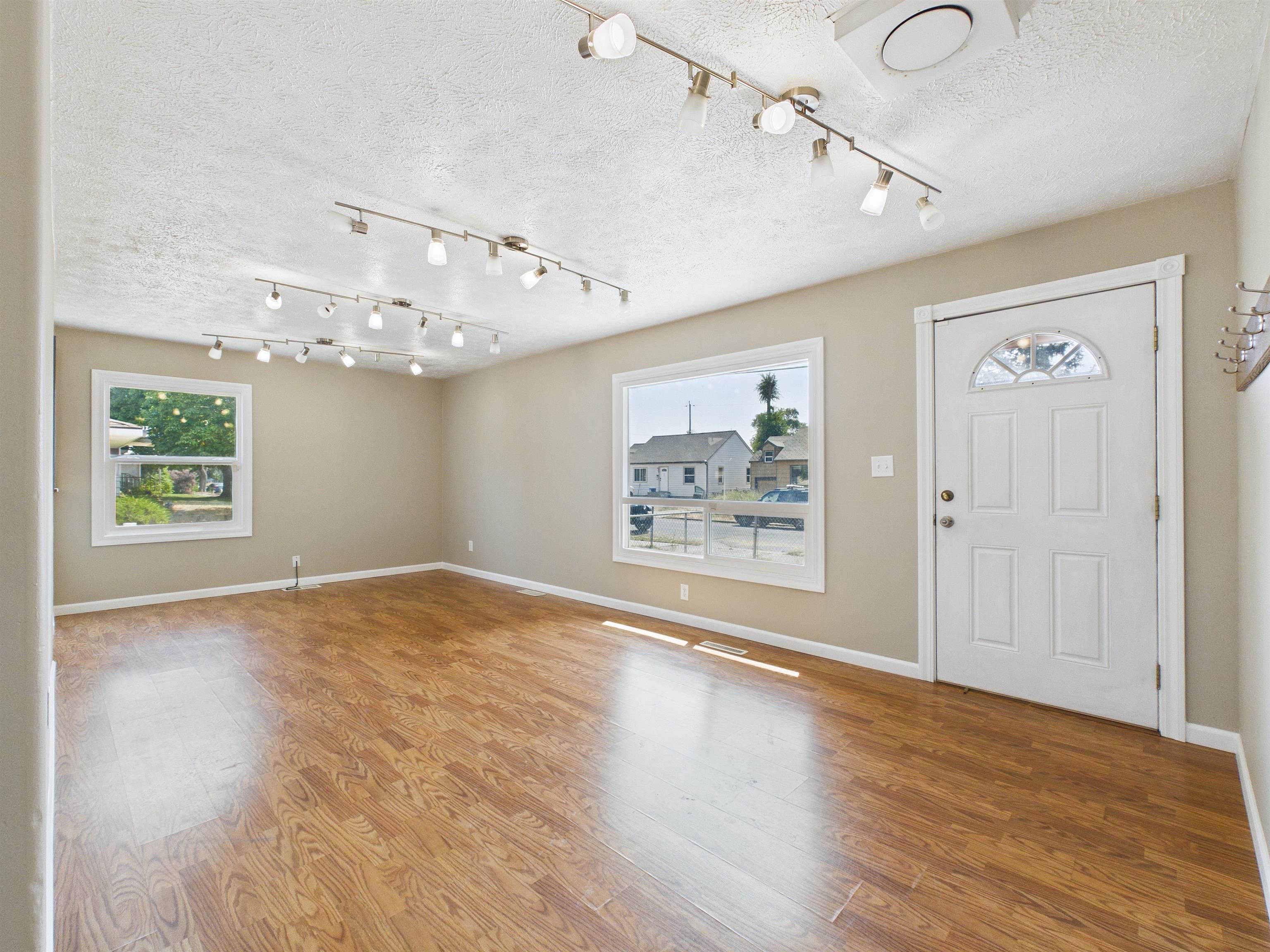 517 E Longfellow Ave - Photo 7