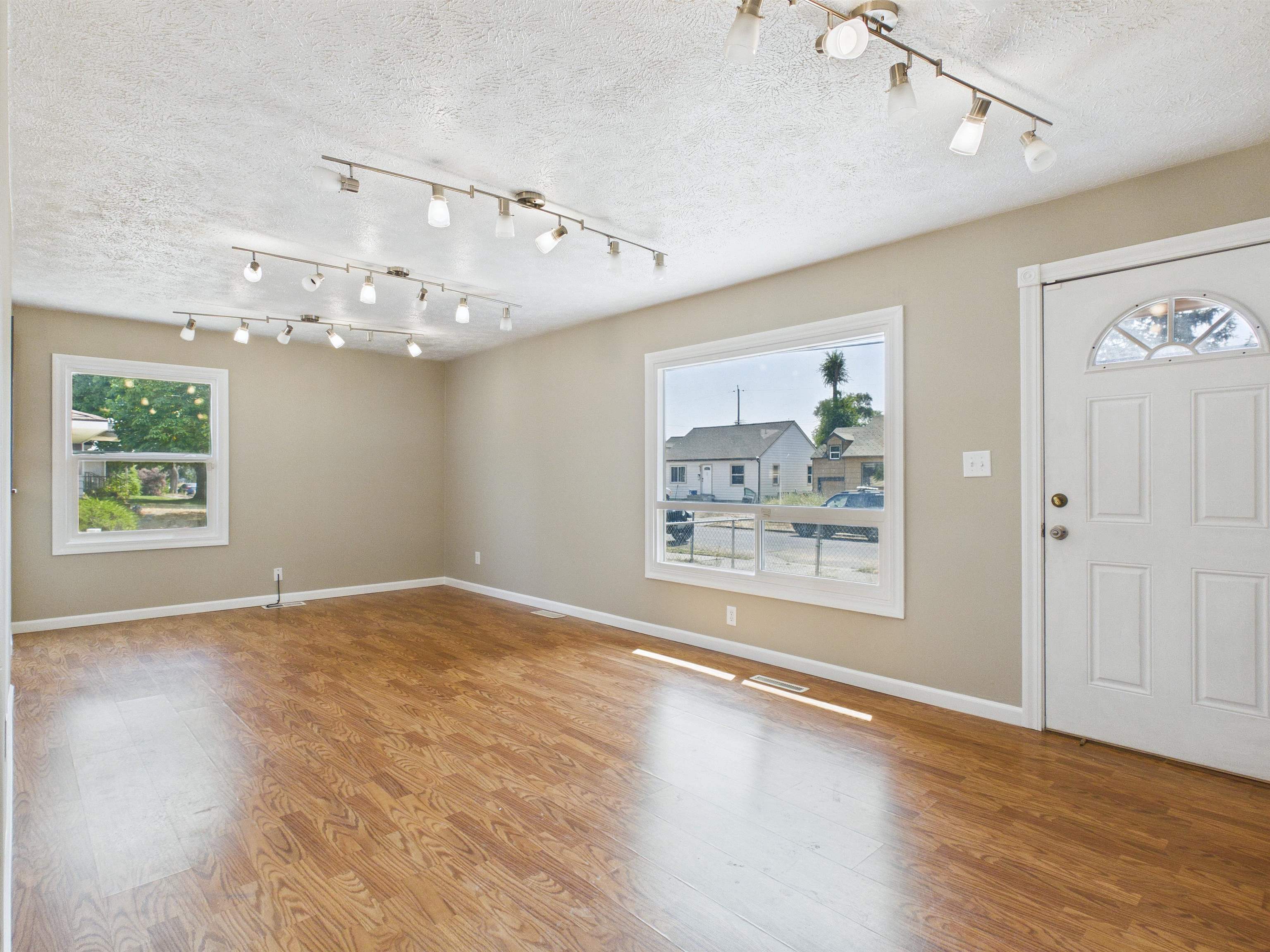 517 E Longfellow Ave - Photo 8