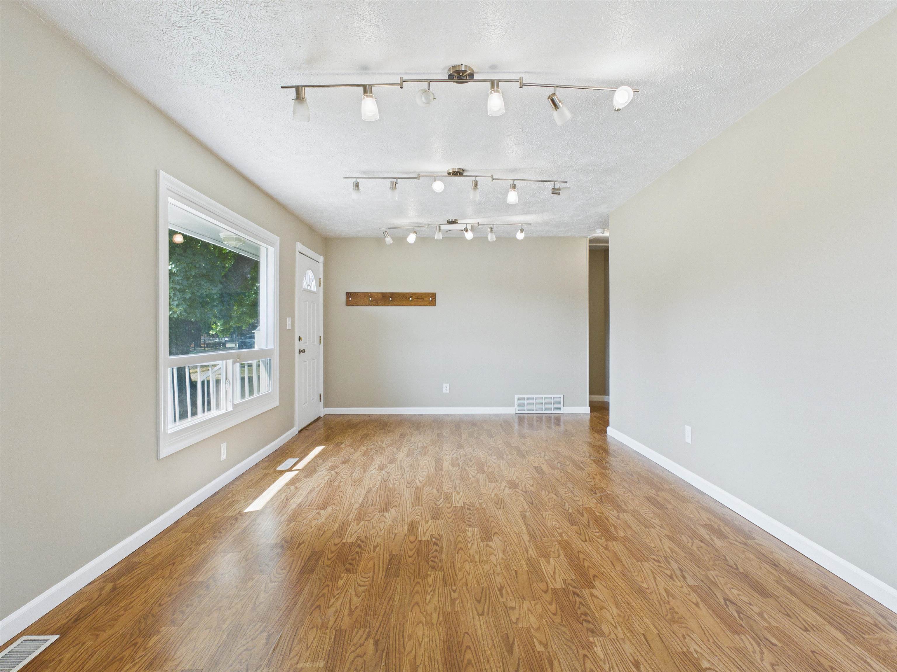 517 E Longfellow Ave - Photo 9