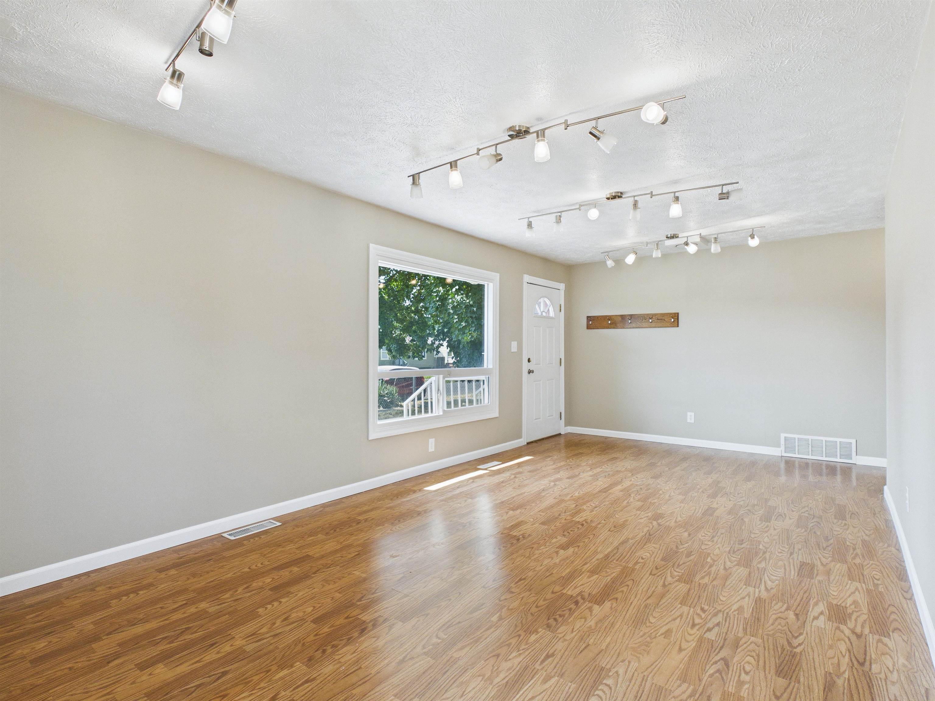 517 E Longfellow Ave - Photo 10