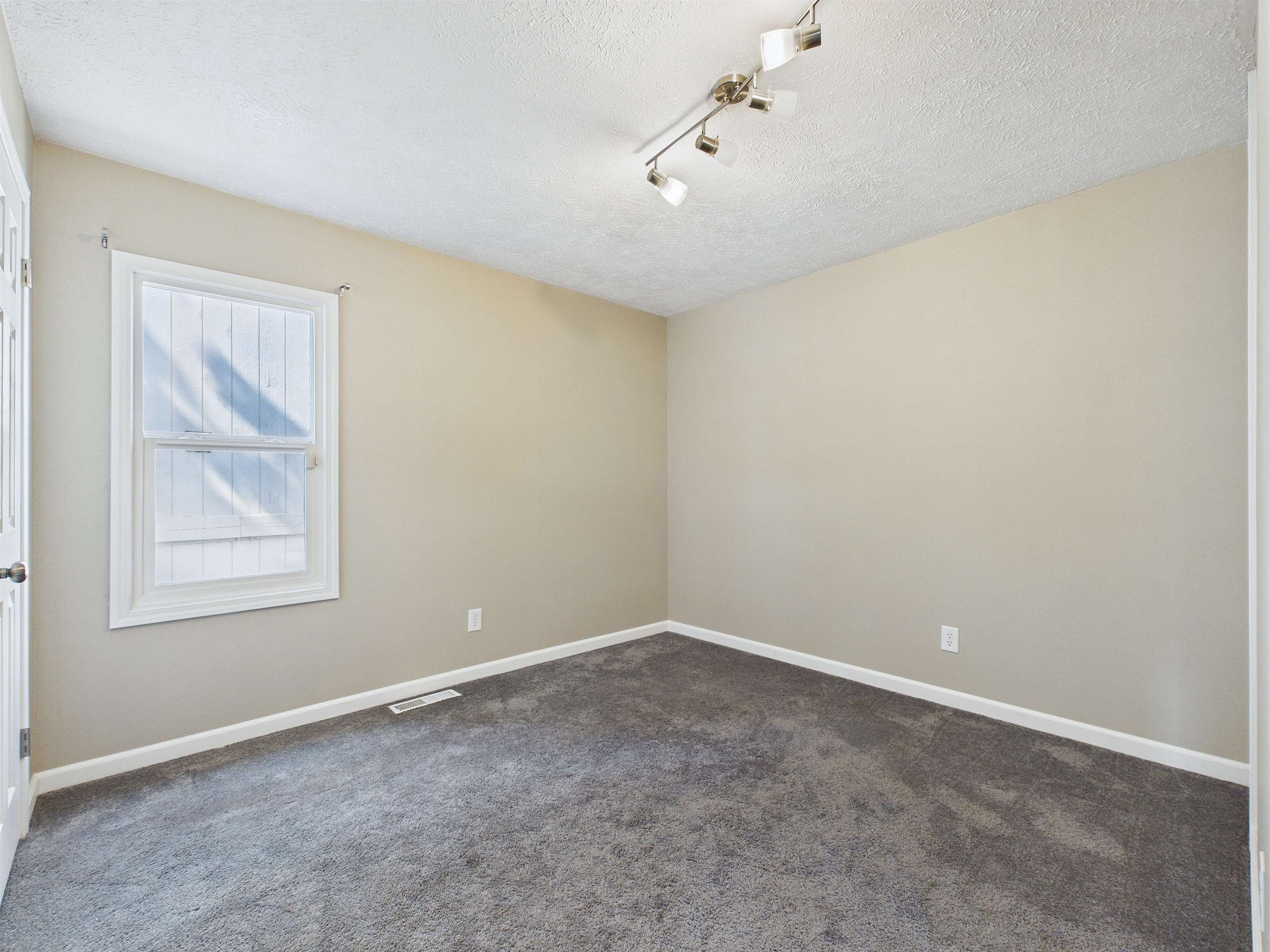 517 E Longfellow Ave - Photo 23