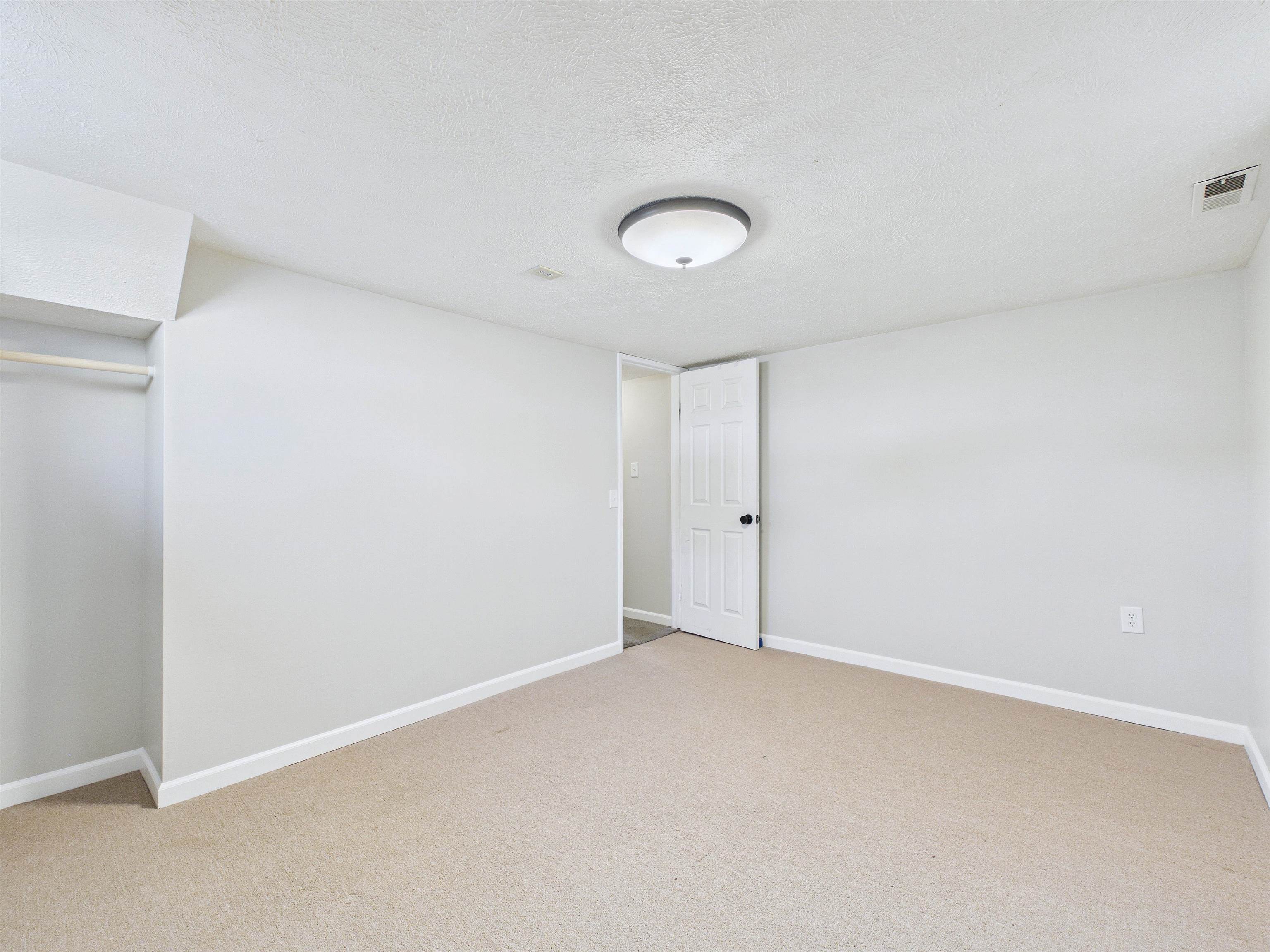517 E Longfellow Ave - Photo 34