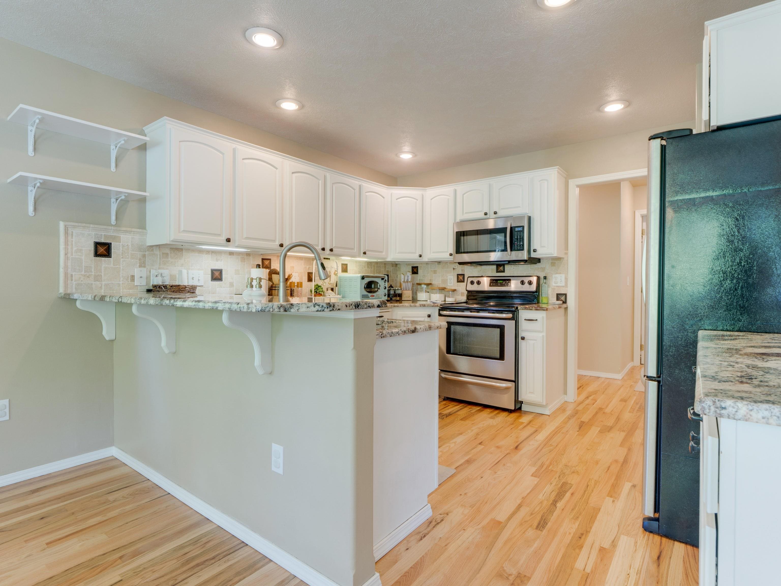 3703 S Sunderland Dr - Photo 11