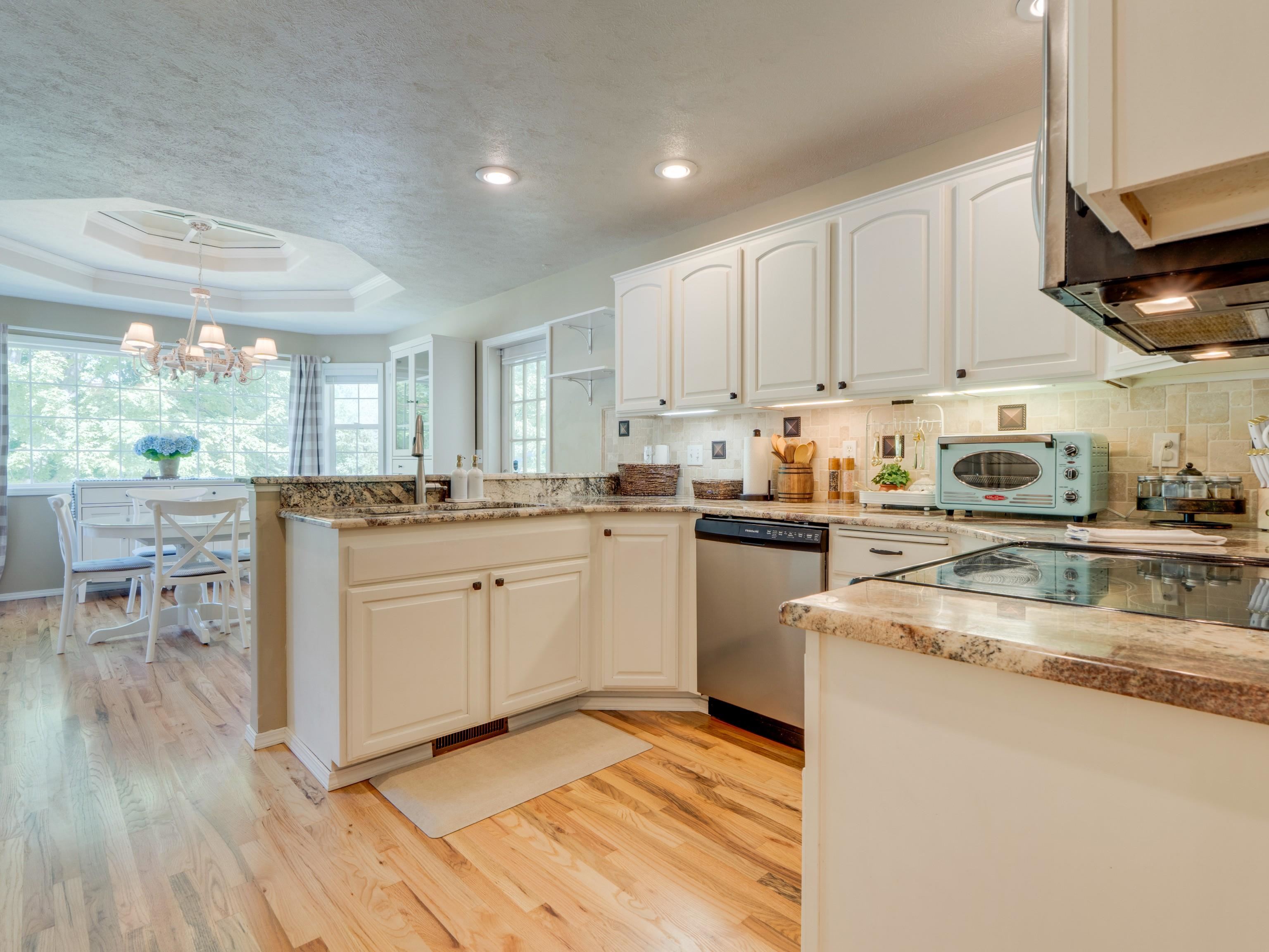 3703 S Sunderland Dr - Photo 12