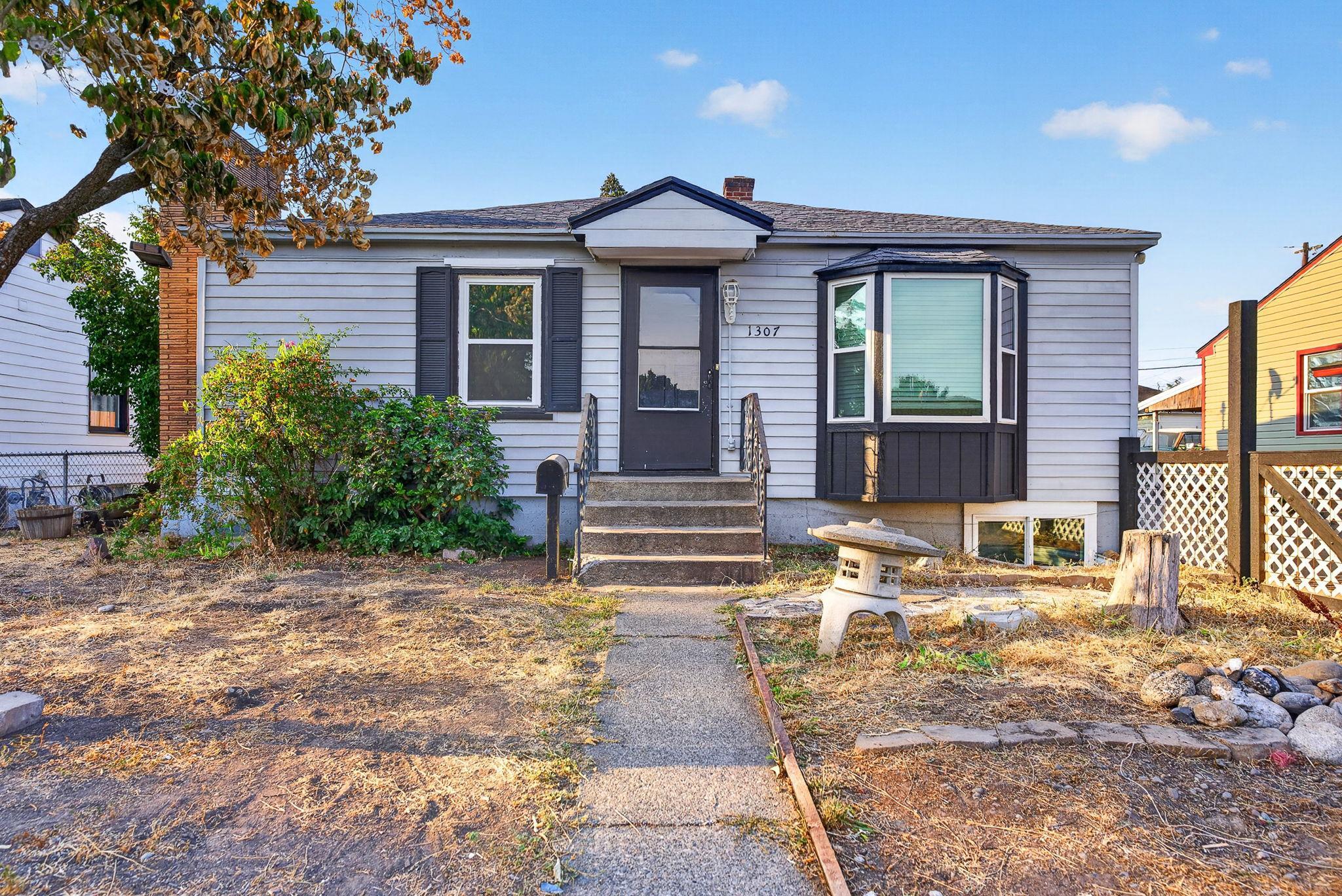 1307 E Gordon Ave - Photo 2