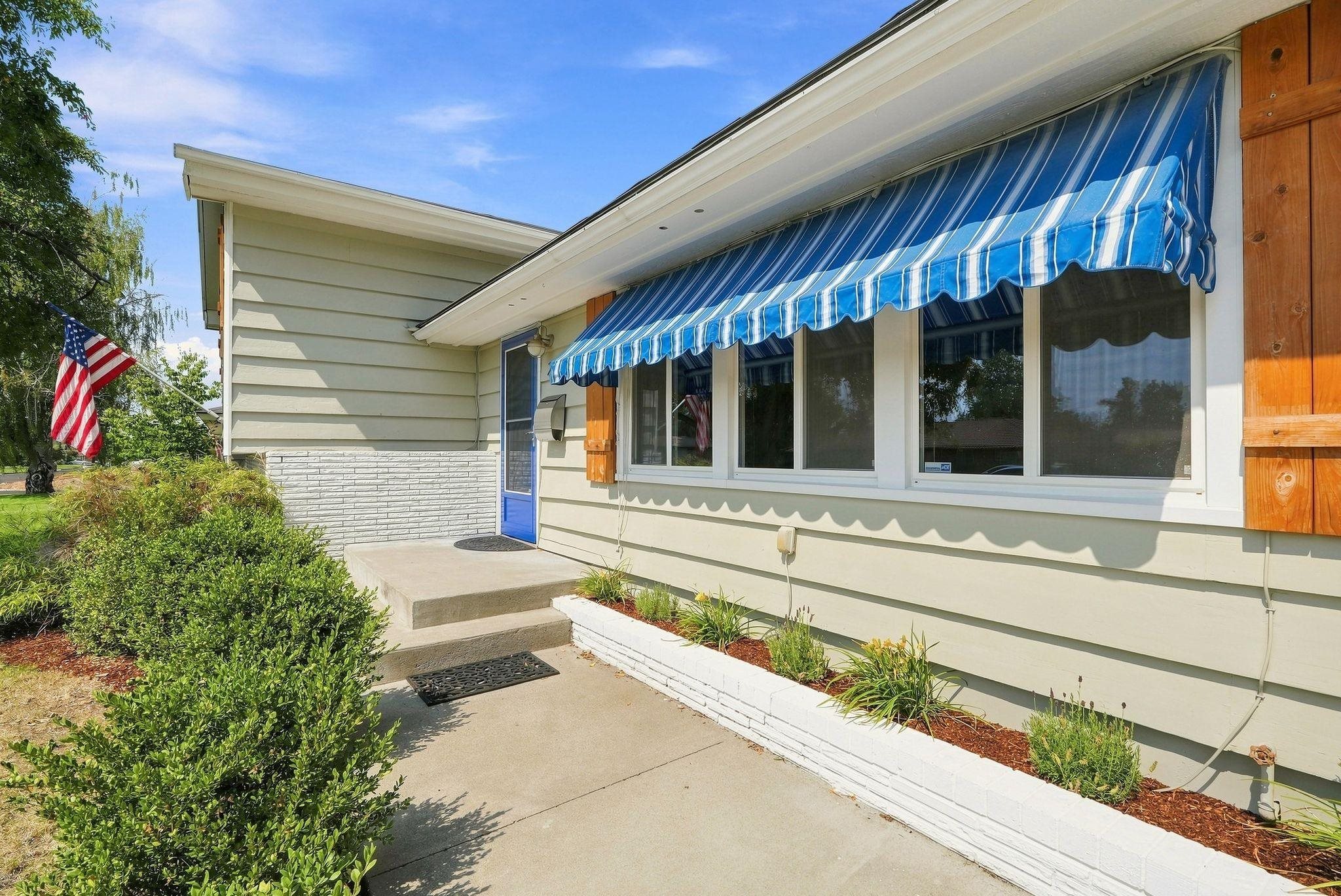 2116 W Gordon Ave - Photo 2