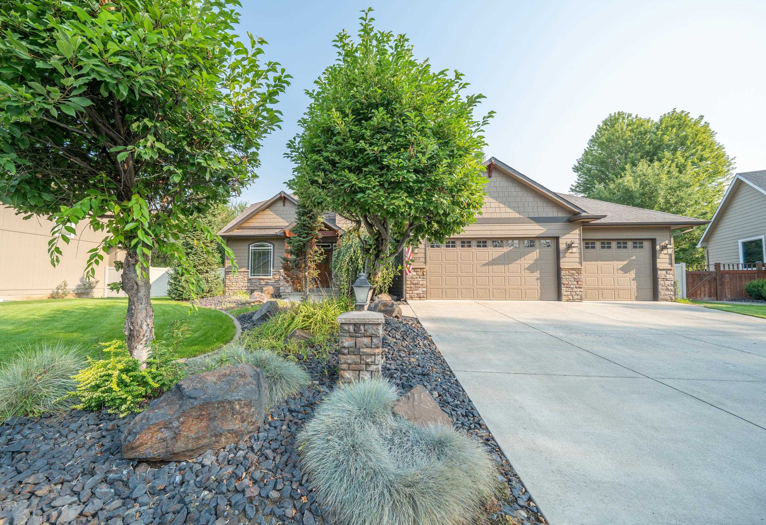 1017 E Golden Ct - Photo 2