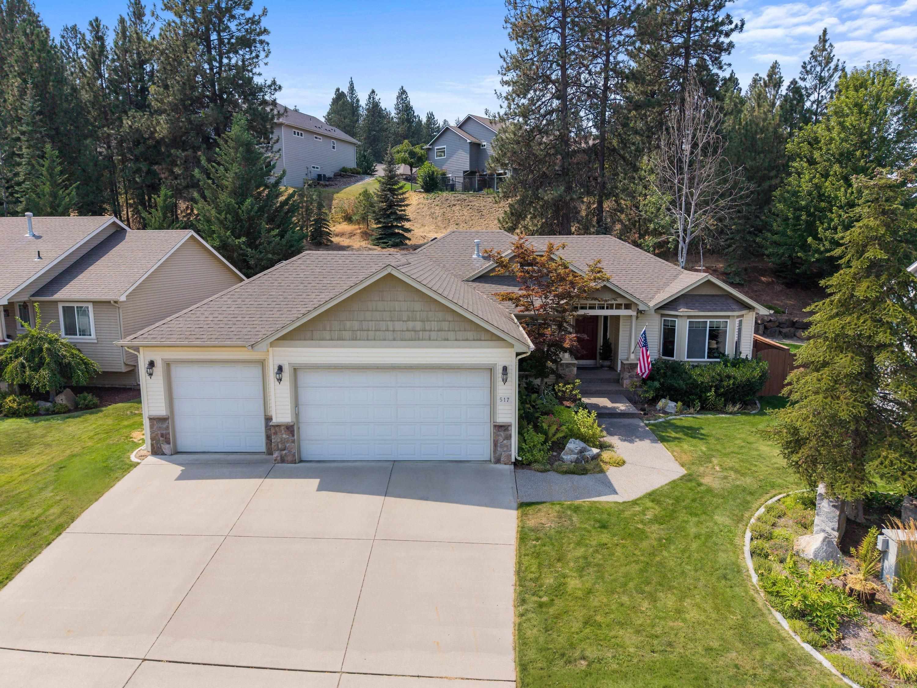517 W Bolan Ave - Photo 1