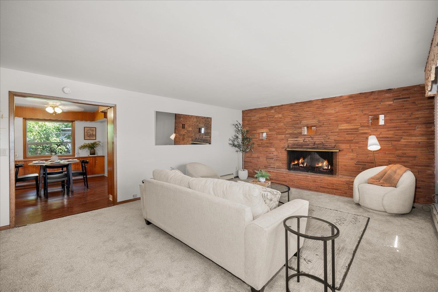 821 E Broad St - Photo 2