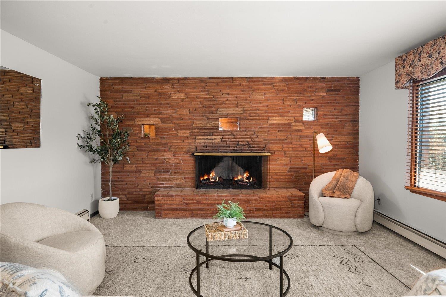 821 E Broad St - Photo 4
