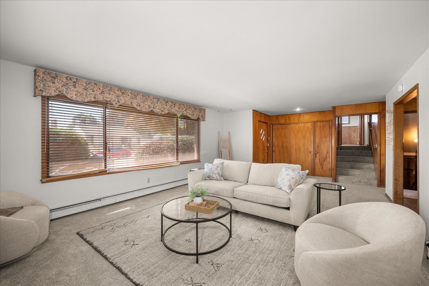 821 E Broad St - Photo 3