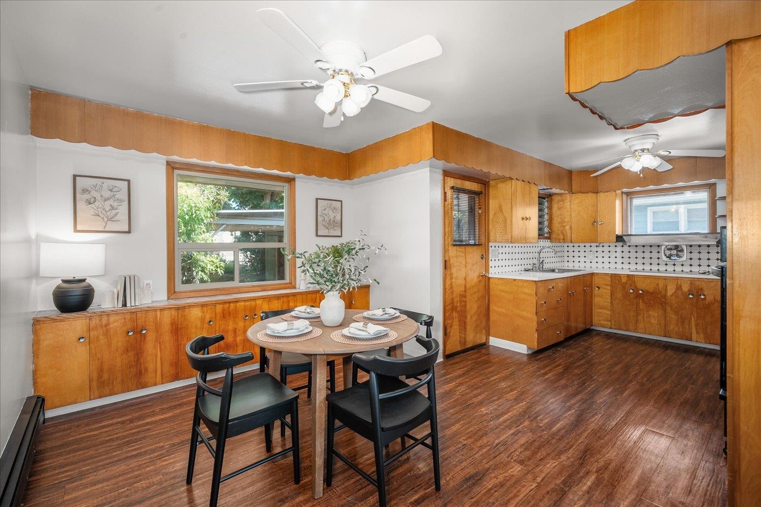 821 E Broad St - Photo 6