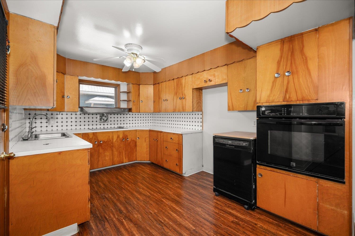 821 E Broad St - Photo 8