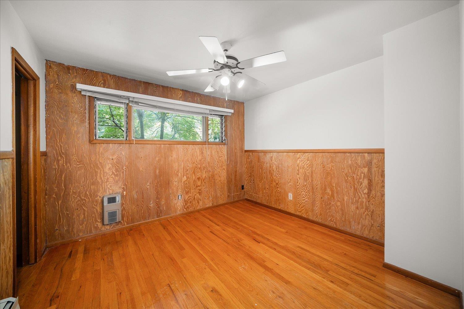 821 E Broad St - Photo 14
