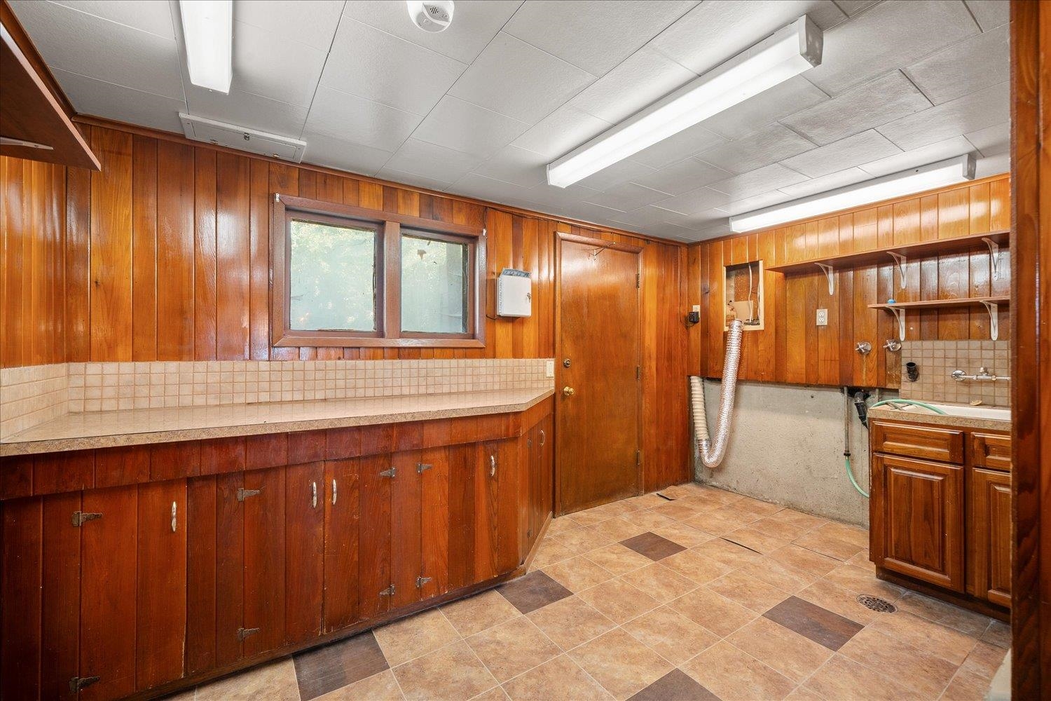 821 E Broad St - Photo 19