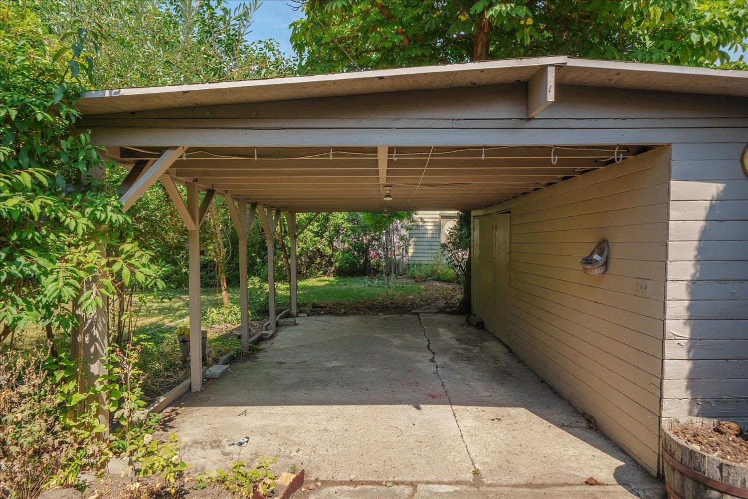 821 E Broad St - Photo 21
