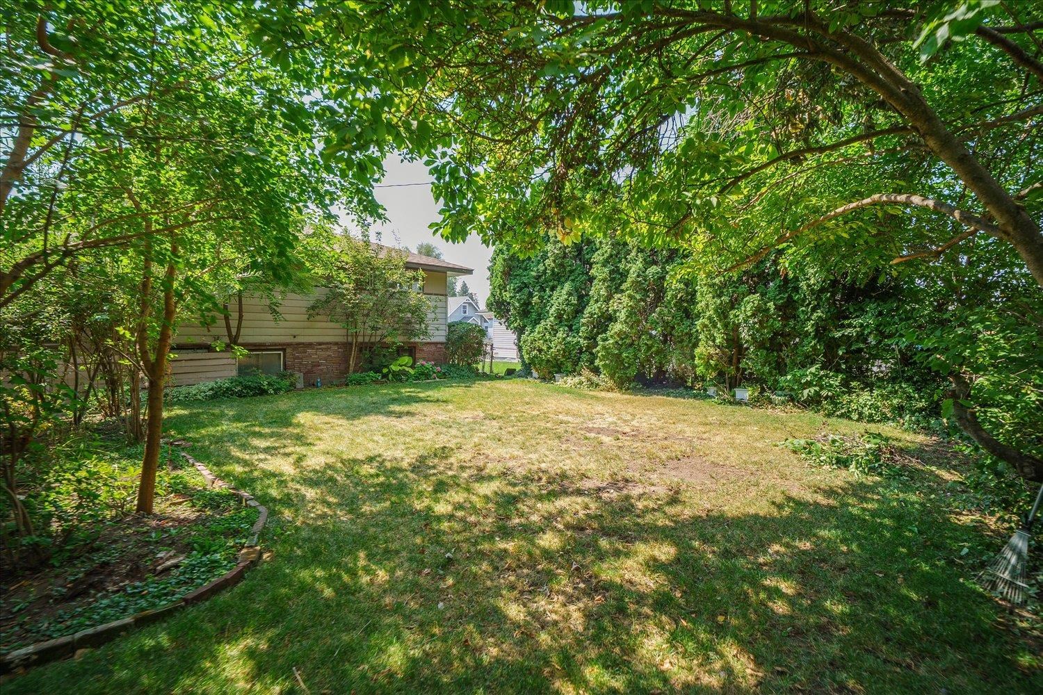 821 E Broad St - Photo 22