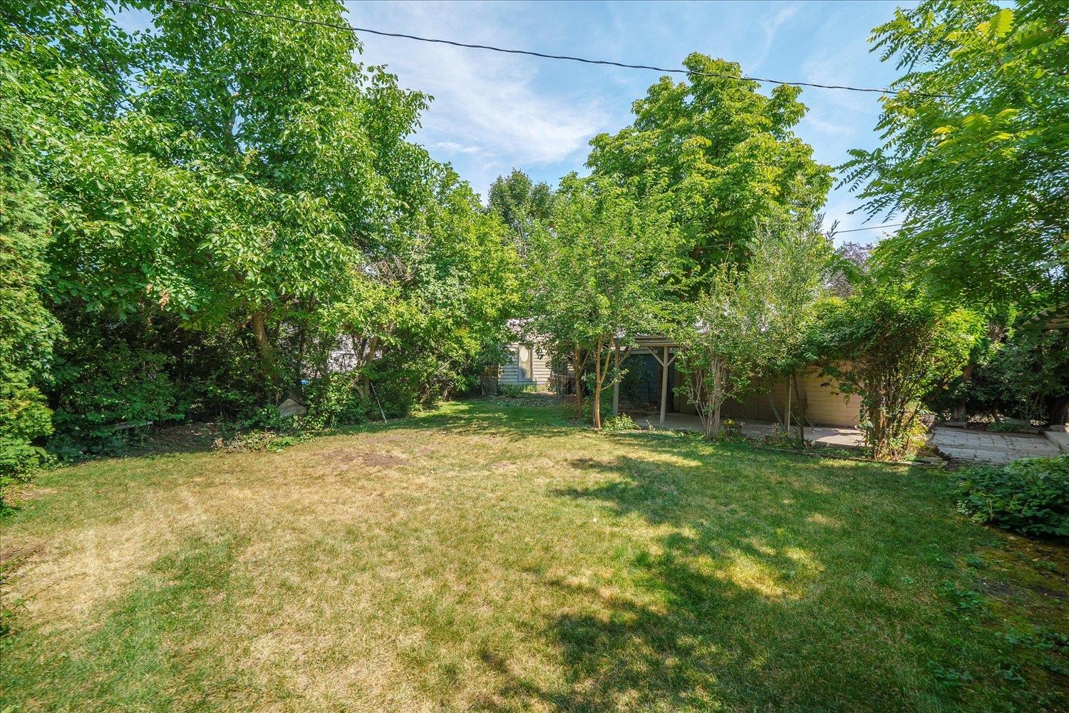 821 E Broad St - Photo 23