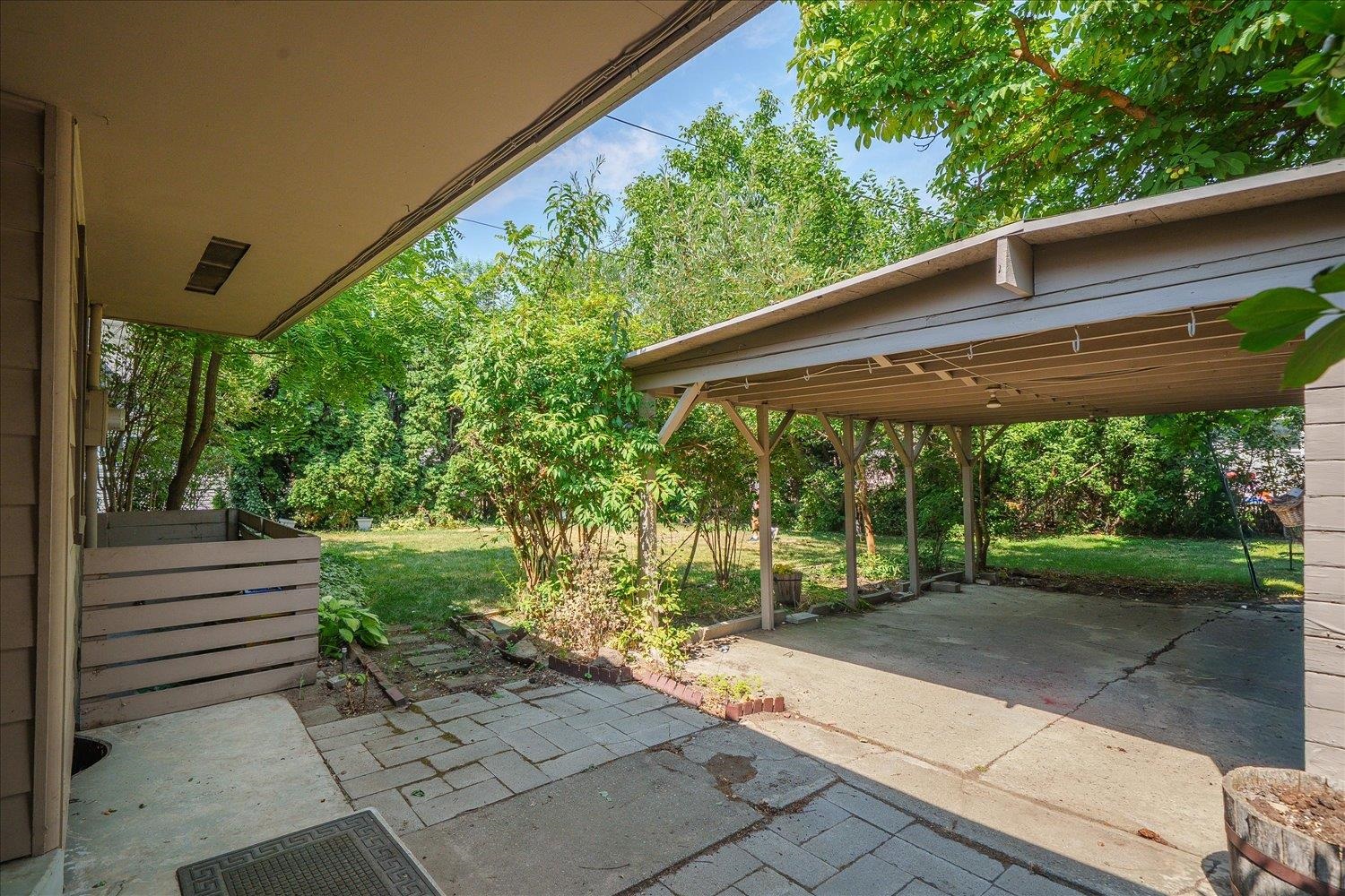 821 E Broad St - Photo 20