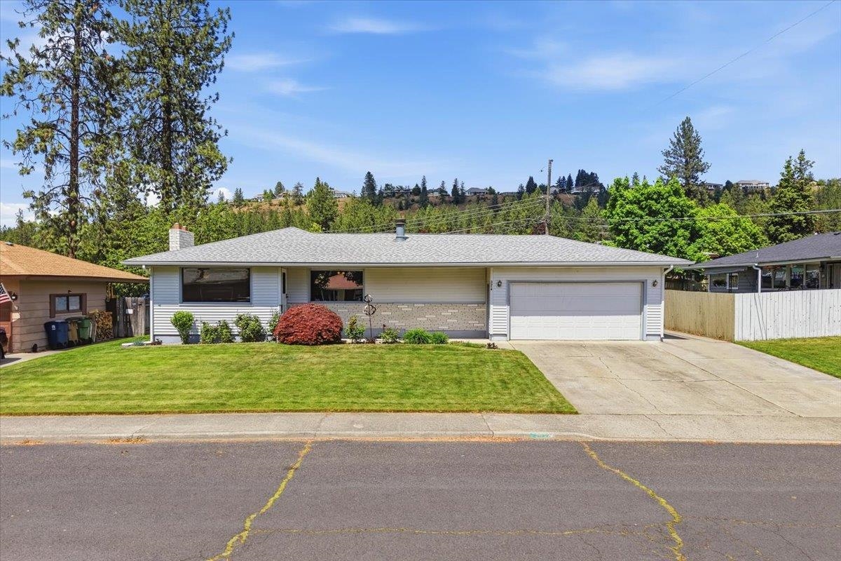 3314 W Beacon Ave - Photo 1
