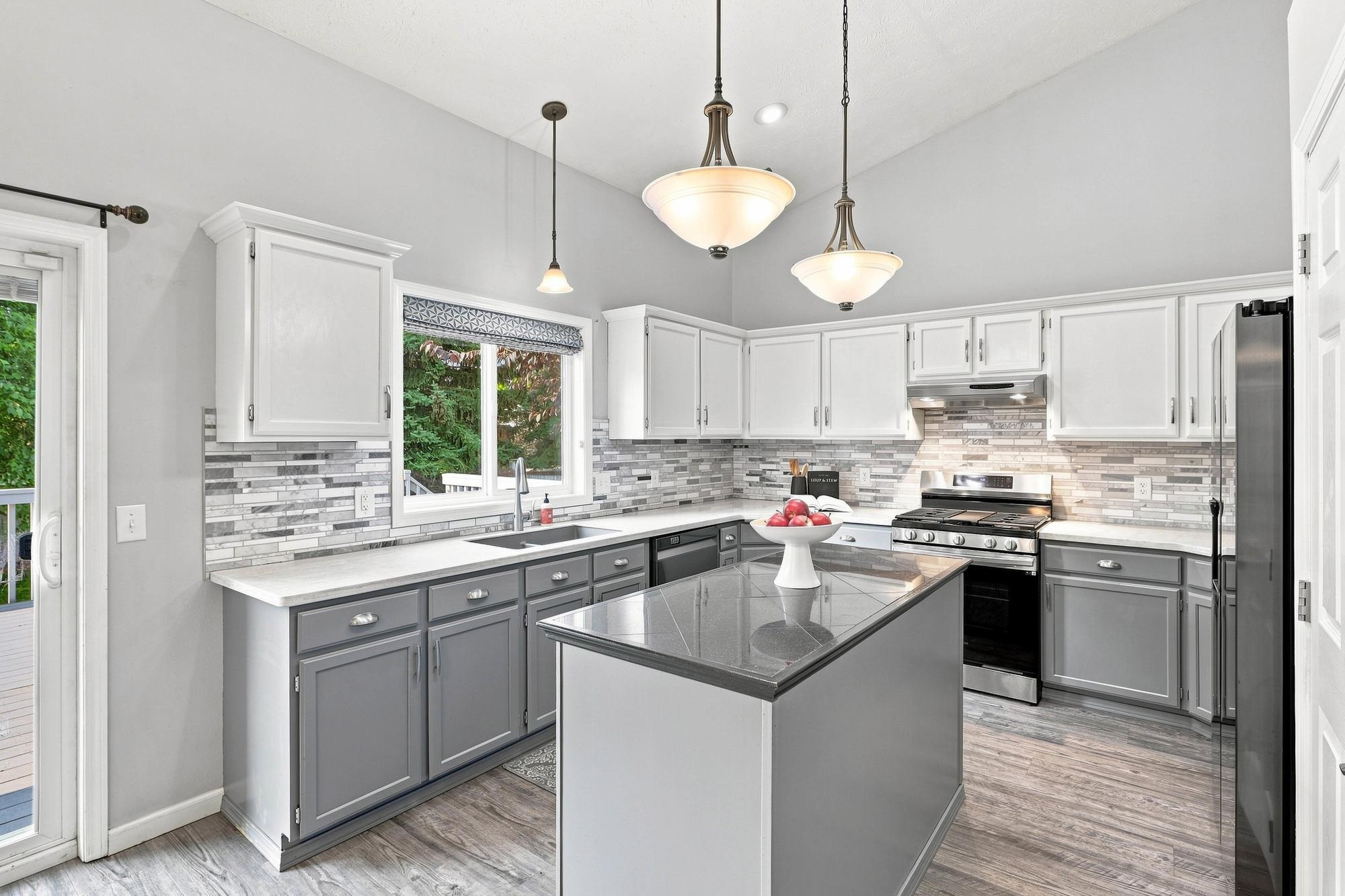 12118 E 37th Ct - Photo 9