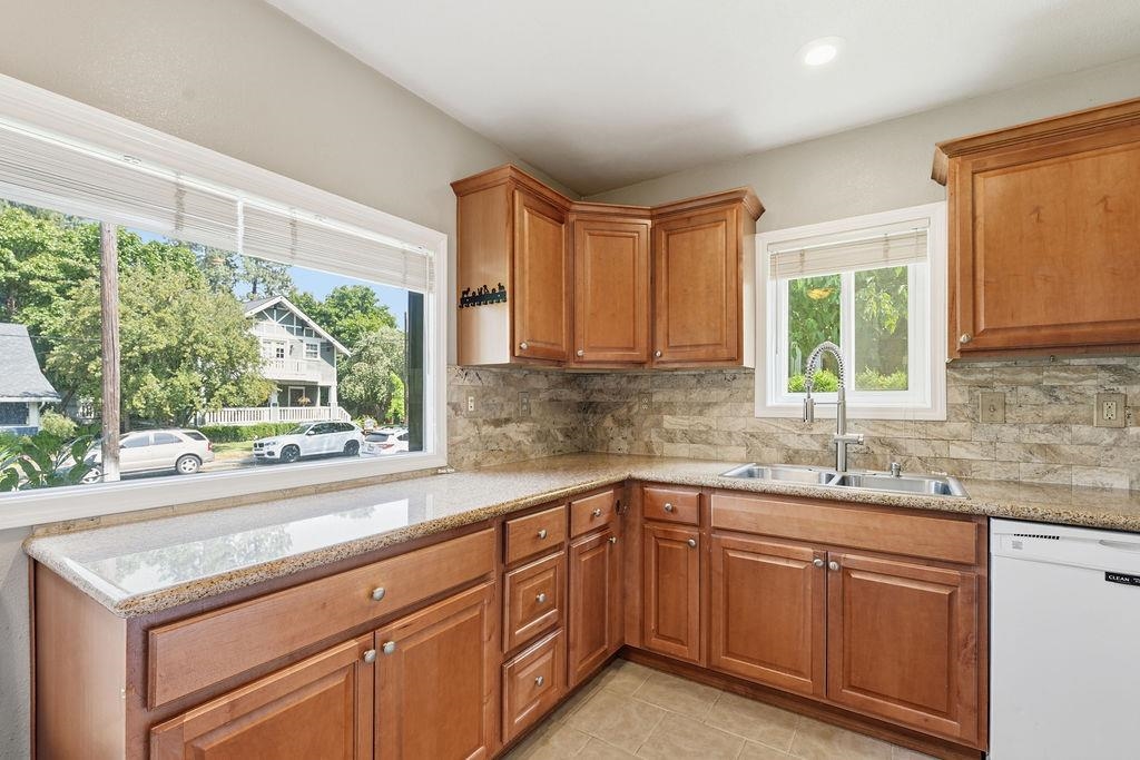 622 E 27TH Ave - Photo 4