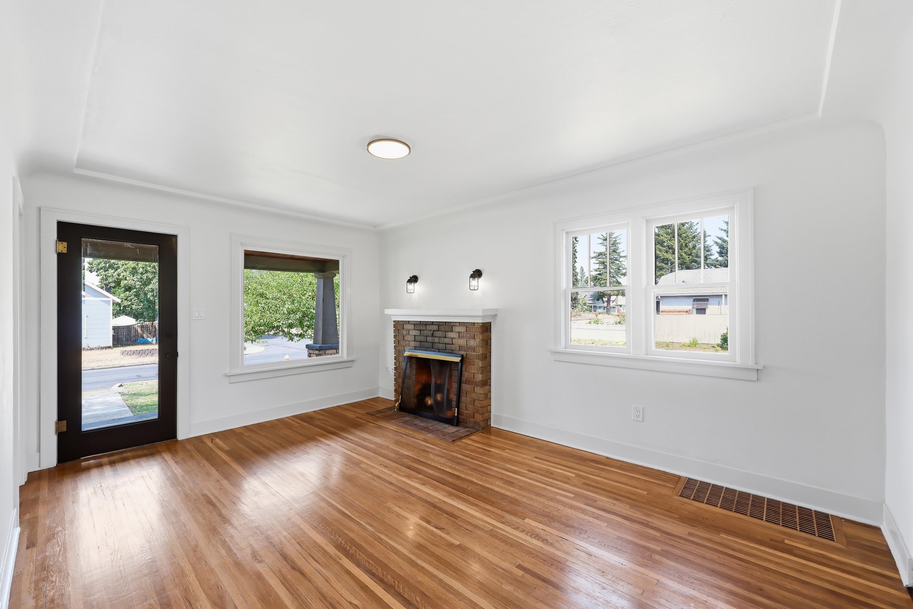 5028 N Wall St - Photo 2