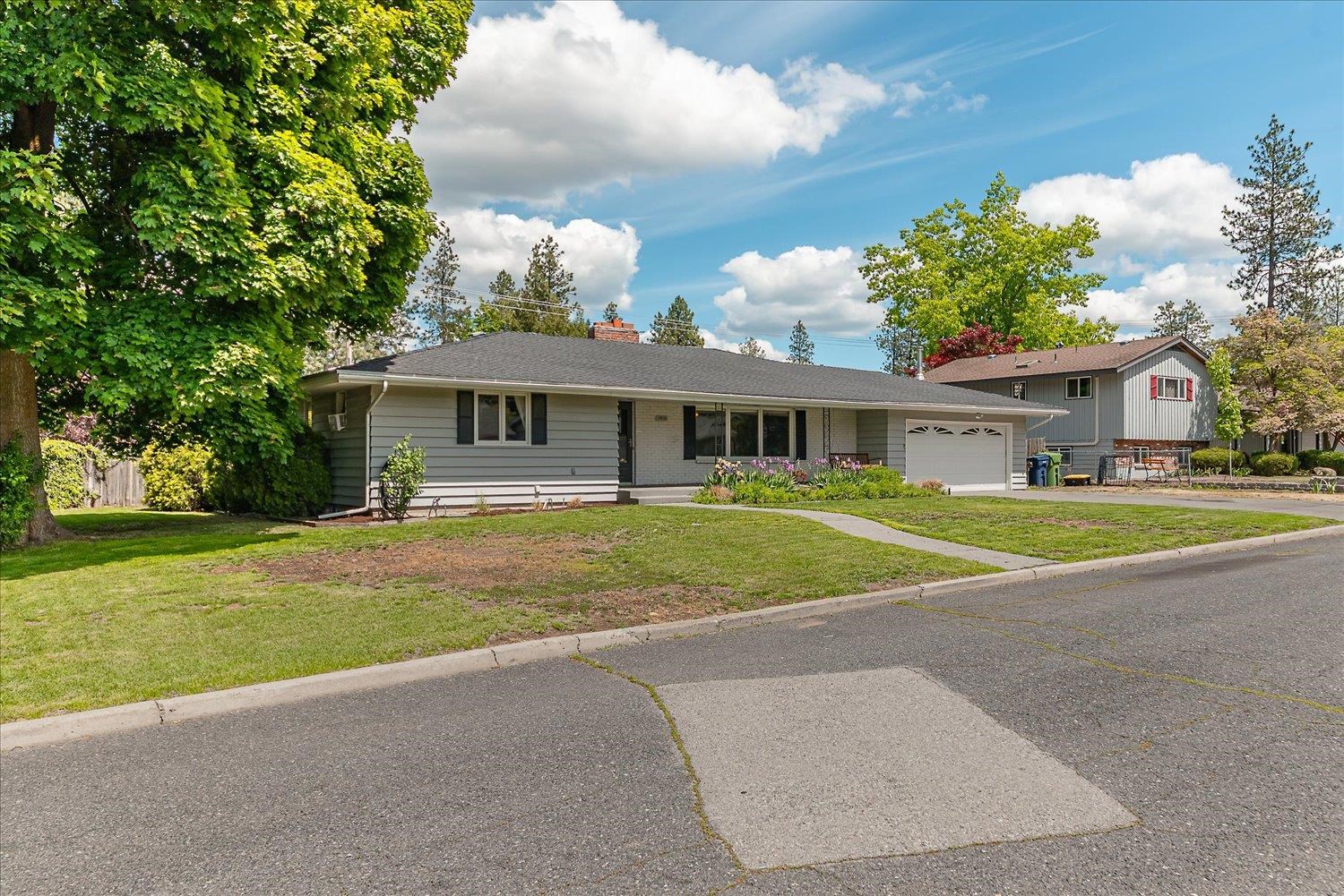 1915 E 38th Ave - Photo 3